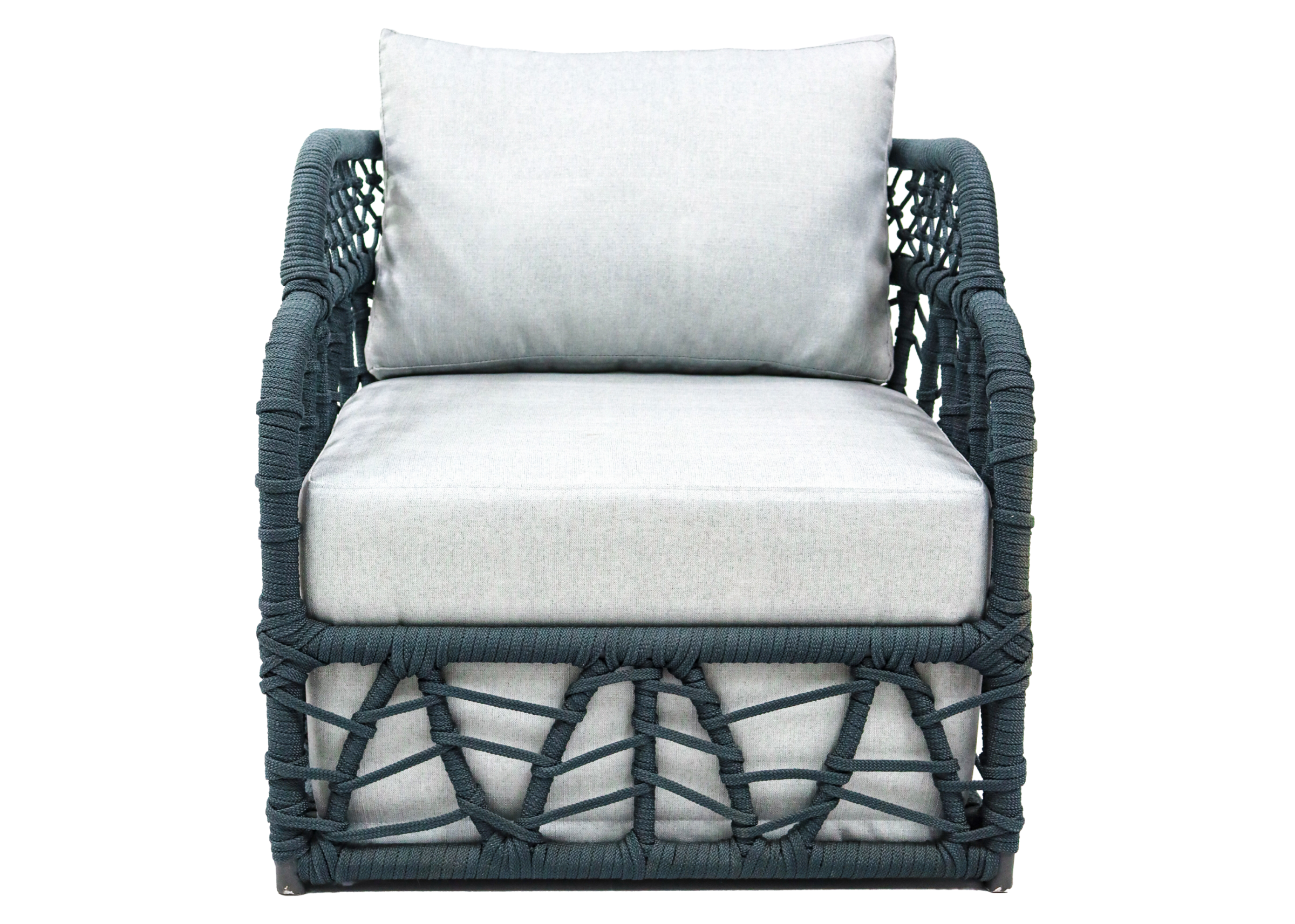 Poltrona para área externa modelo Viena com corda náutica e revestimento impermeável. Móvel para uso externo.