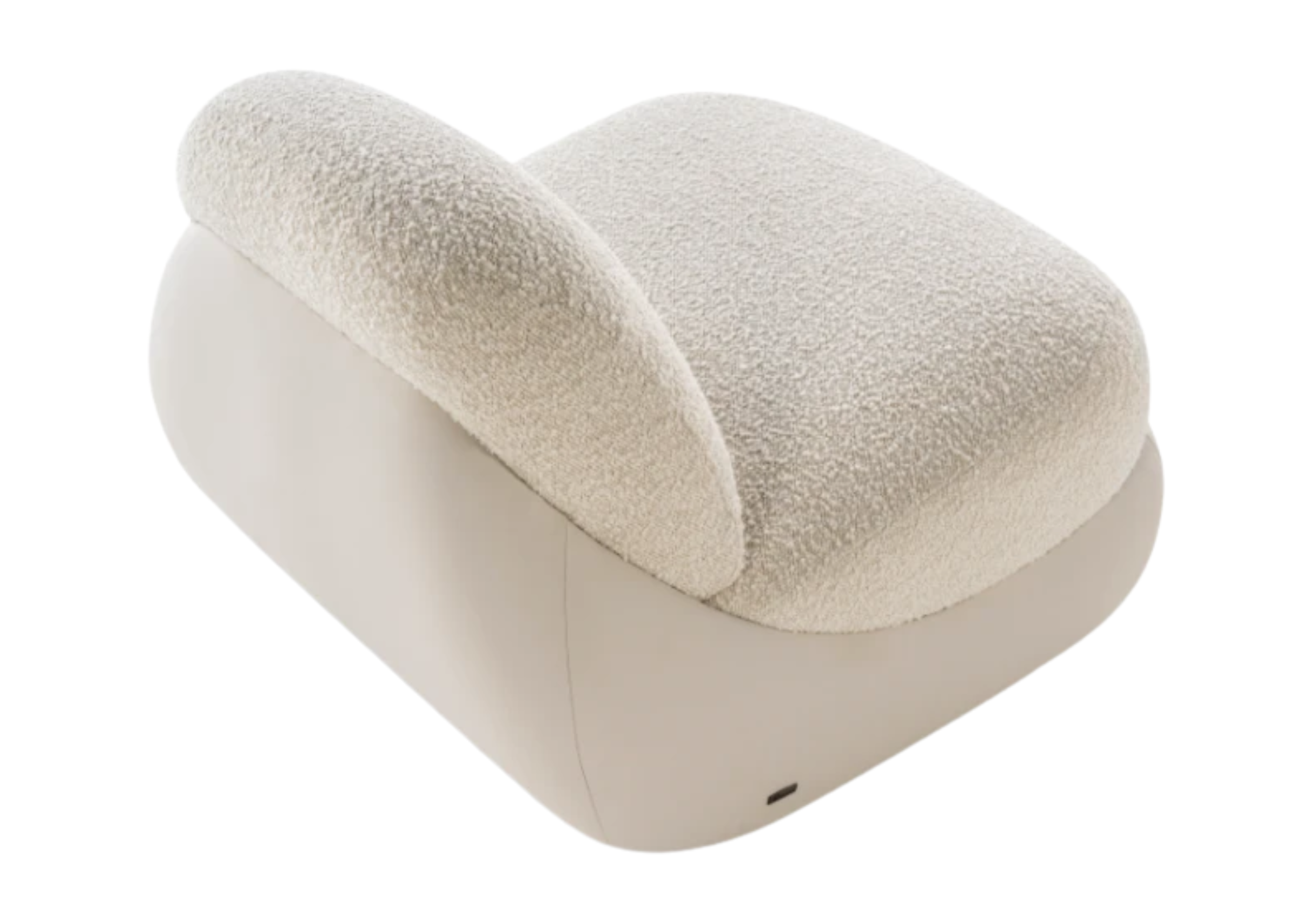 Poltrona Atmosfera com base em recouro e assento e encosto em tecido boucle, oferecendo conforto, sofisticação e design contemporâneo para salas de estar elegantes.