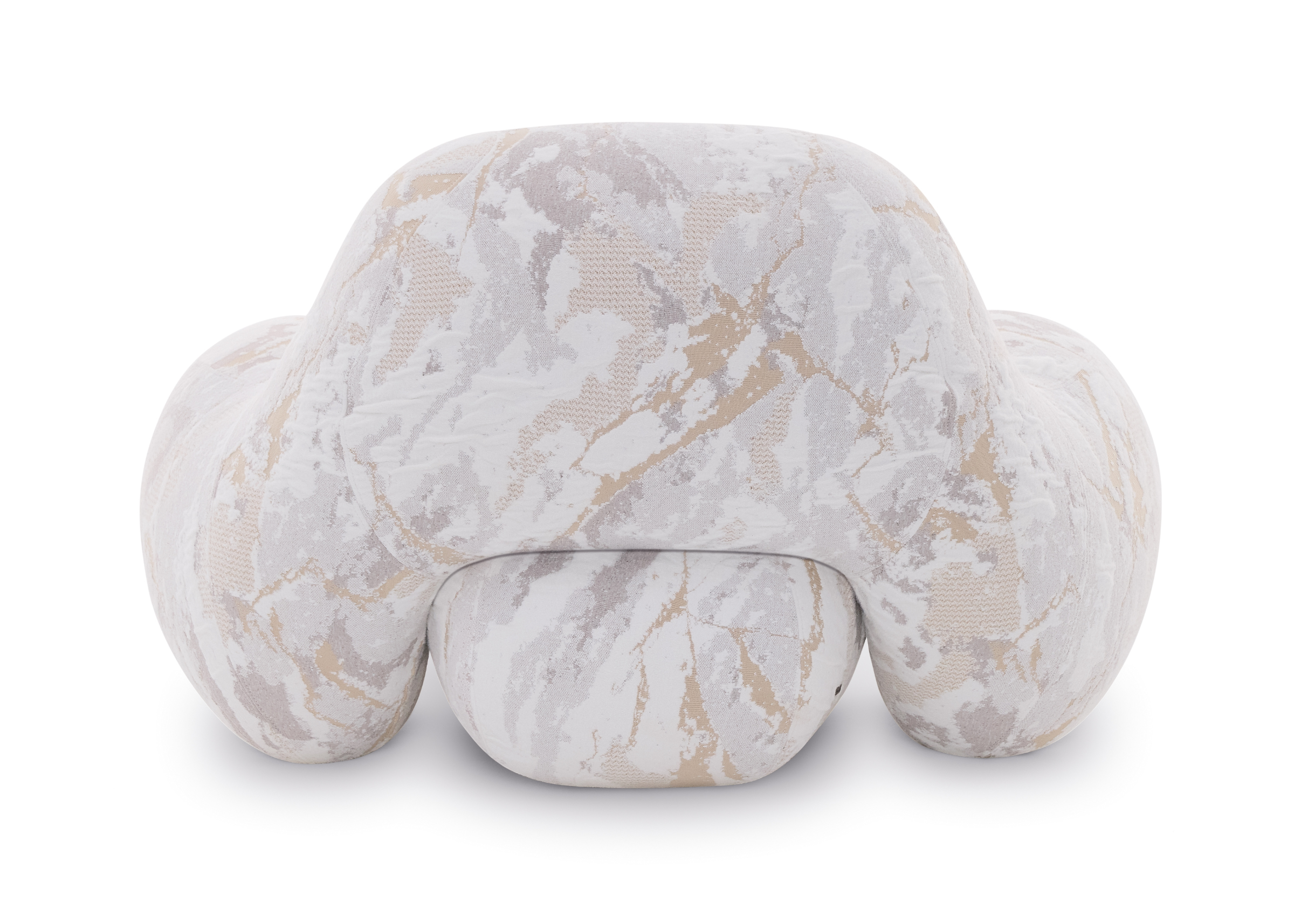 Poltrona Blend com costas e detalhes encantadores, apresentando design sofisticado e acabamento elegante para ambientes contemporâneos.