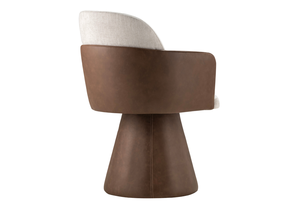 Poltrona giratória Evenn com braço e costas com combinação sofisticada de tecidos, apresentando design elegante e acabamento refinado, ideal para ambientes modernos.