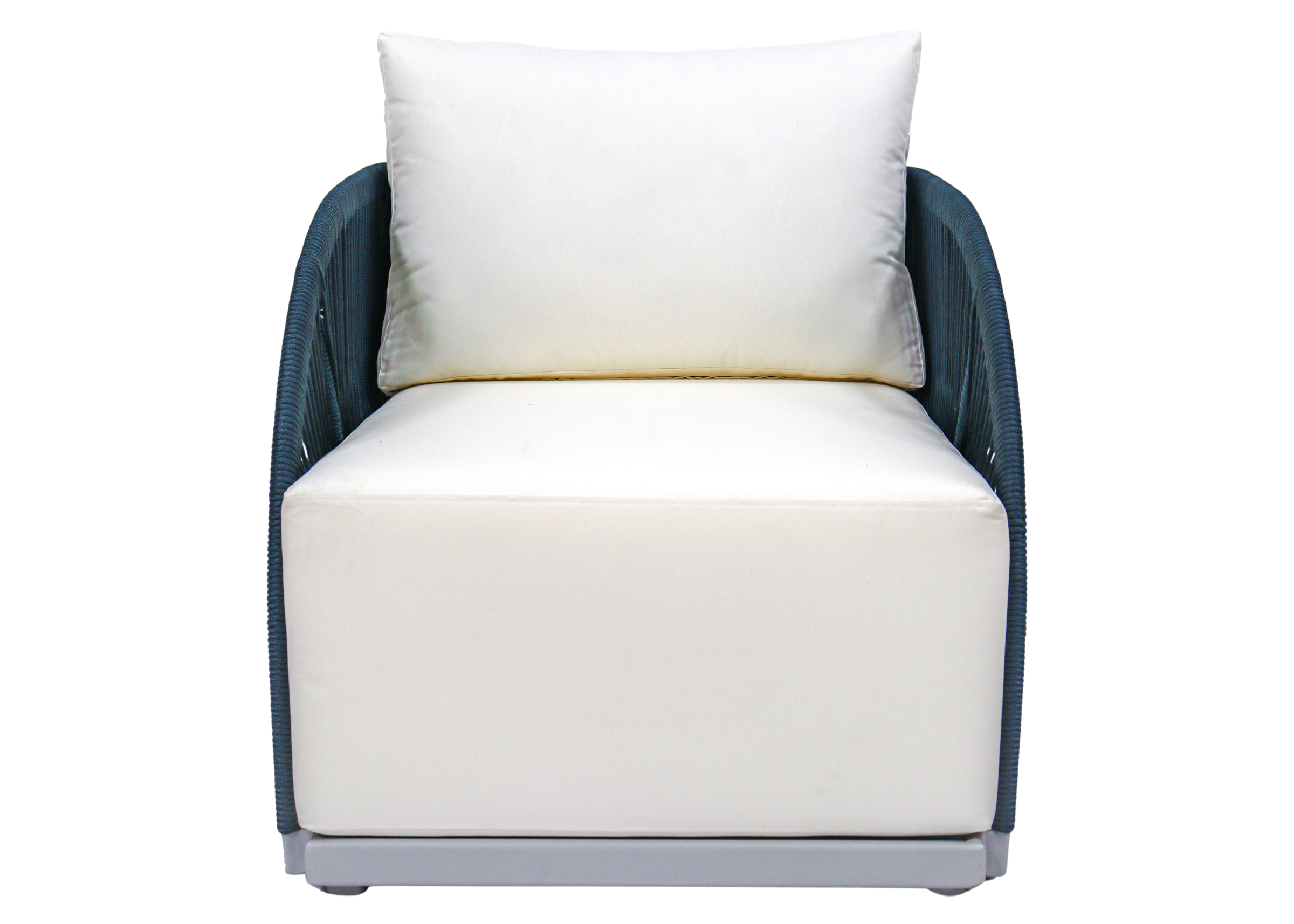 Poltrona Maré para área externa, com estrutura em alumínio, revestimento em corda náutica e acabamento impermeável, ideal para ambientes externos sofisticados.