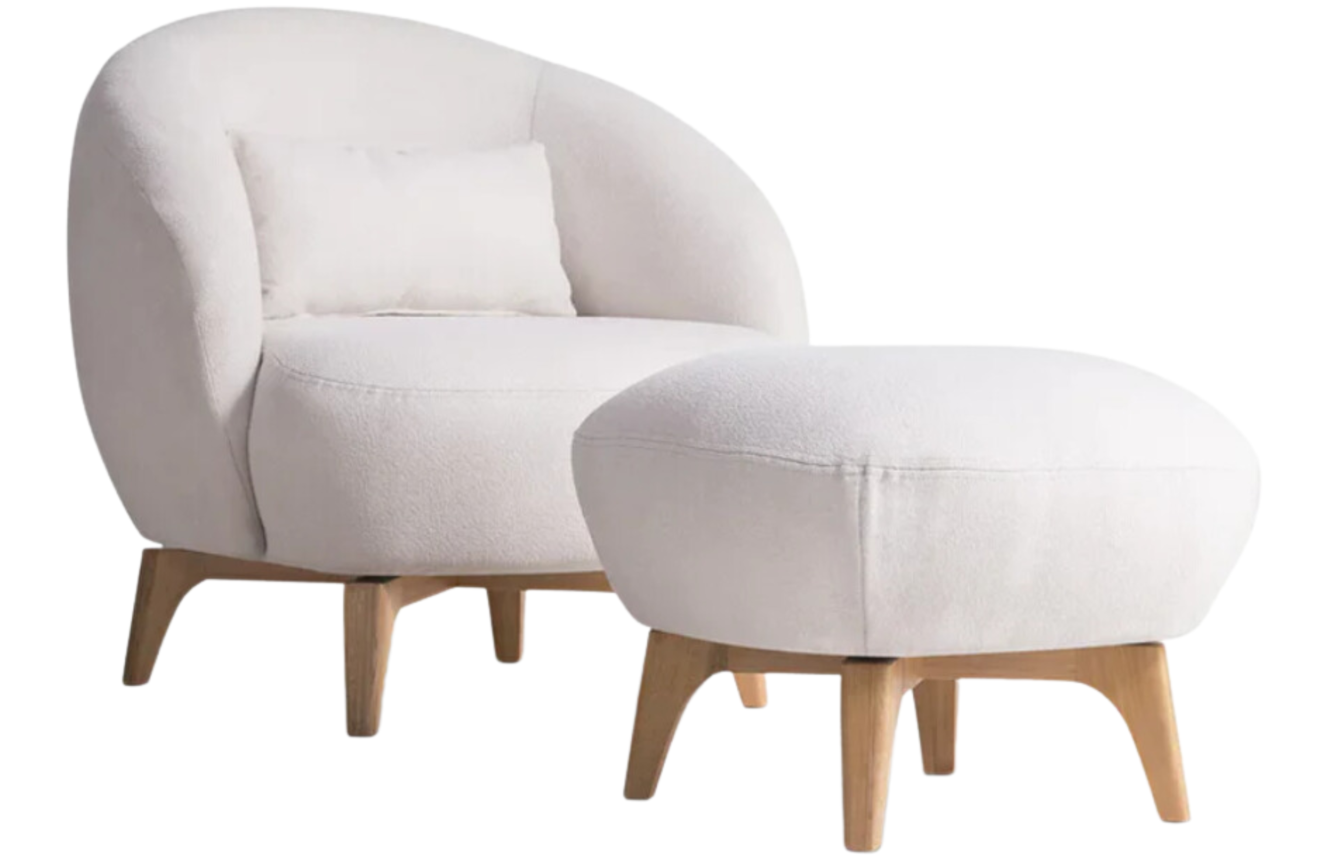 Poltrona Merci com puff, ambos estofados e revestidos em veludo branco, com base em madeira, proporcionando elegância e conforto para salas de estar sofisticadas.