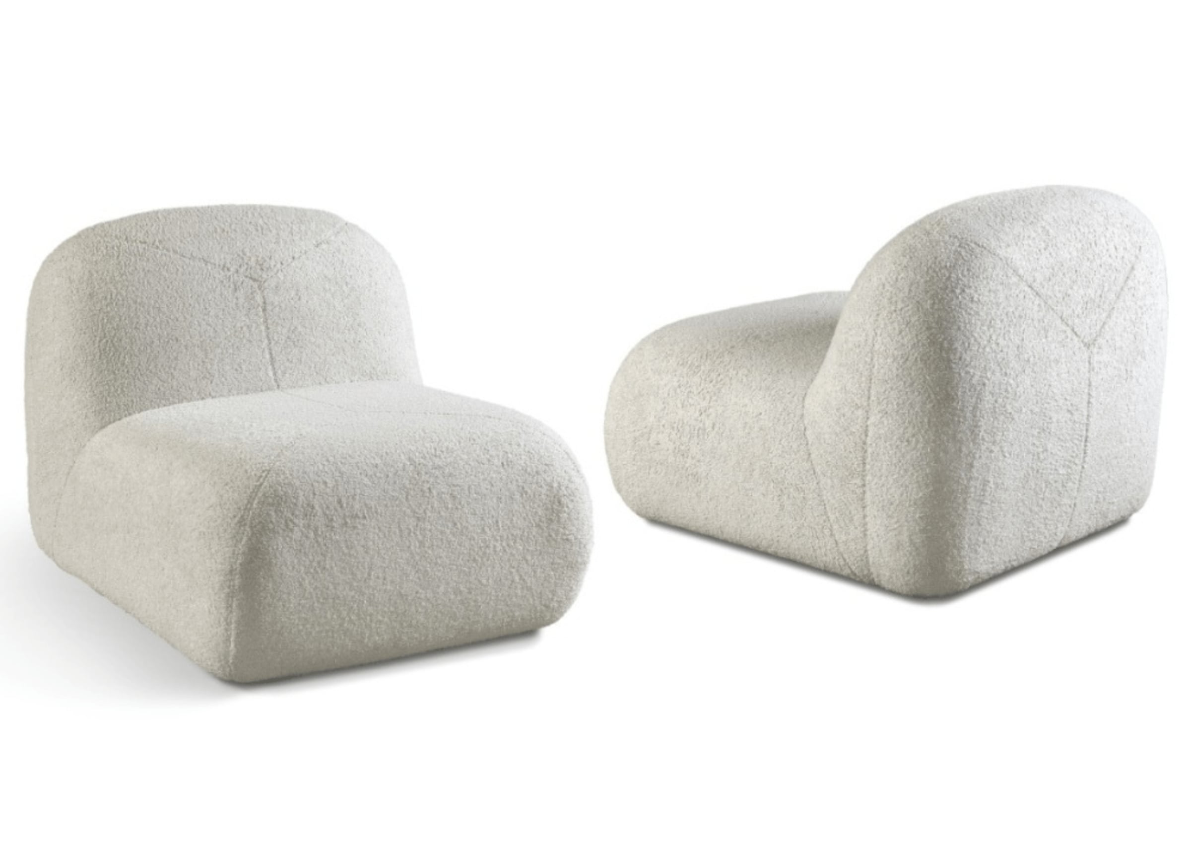 Poltrona Kumura exibida em dois ângulos: frente e costas. Design orgânico com revestimento em bouclé claro, perfeita para ambientes sofisticados e descontraídos.