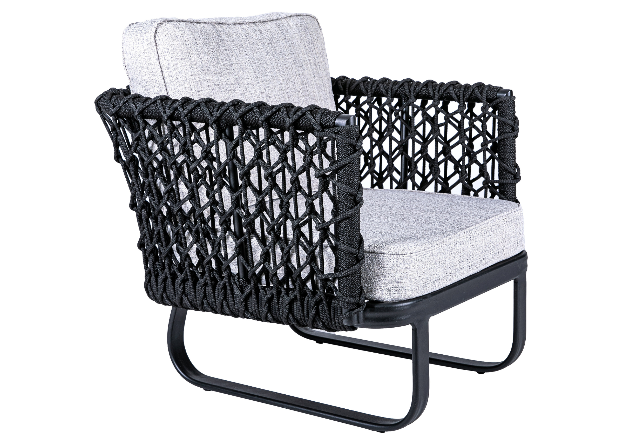 Poltrona Terrace para área externa, com revestimento impermeável em linho cinza, indicada para áreas externas sofisticadas e confortáveis.