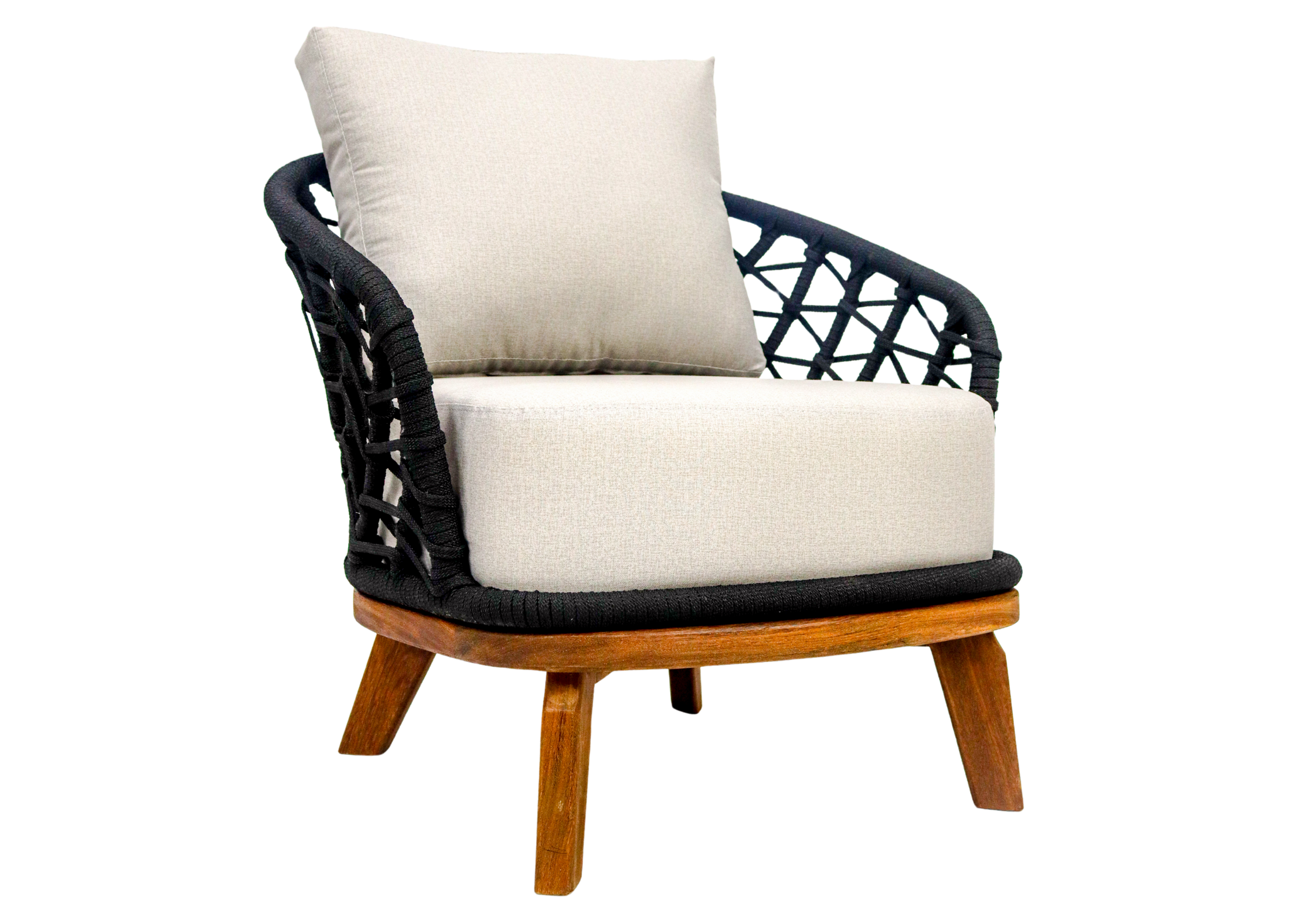 Poltrona Ventania com corda náutica preta e base em madeira cumaru. Móvel para área externa.