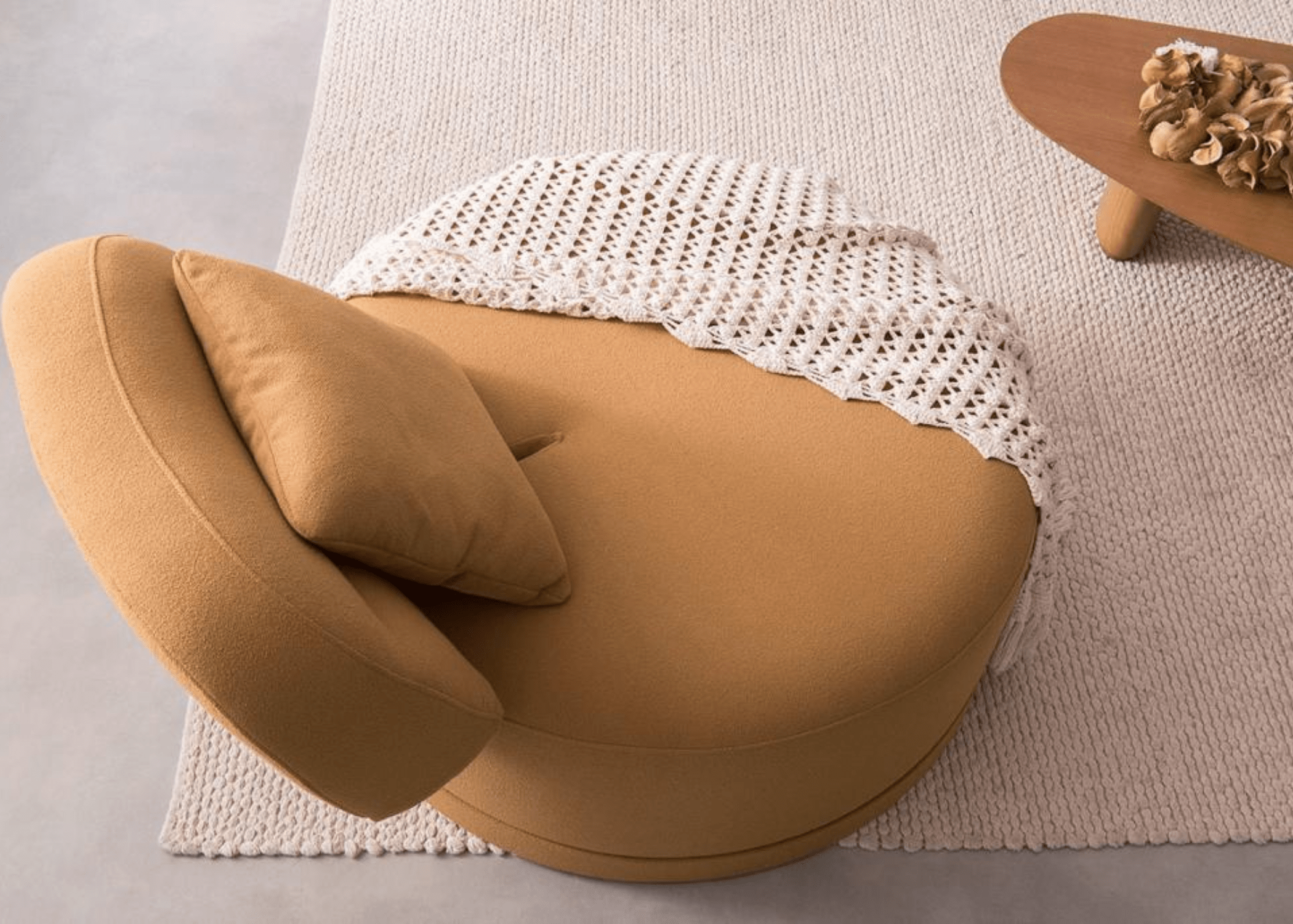 Poltrona Eleganza: uma fusão de design moderno e conforto personalizável.