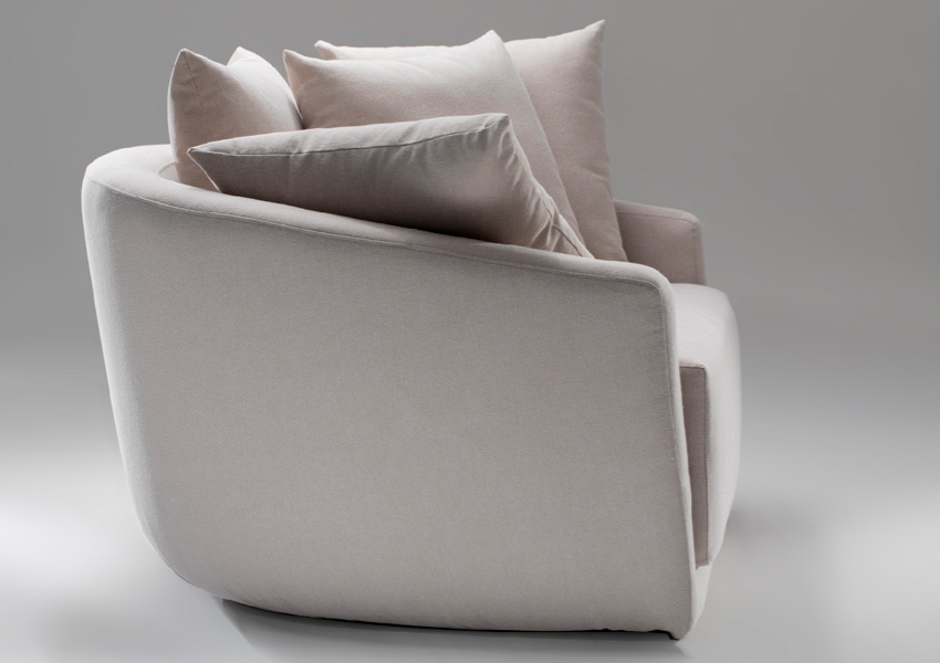 Estofamento cuidadoso para conforto excepcional.