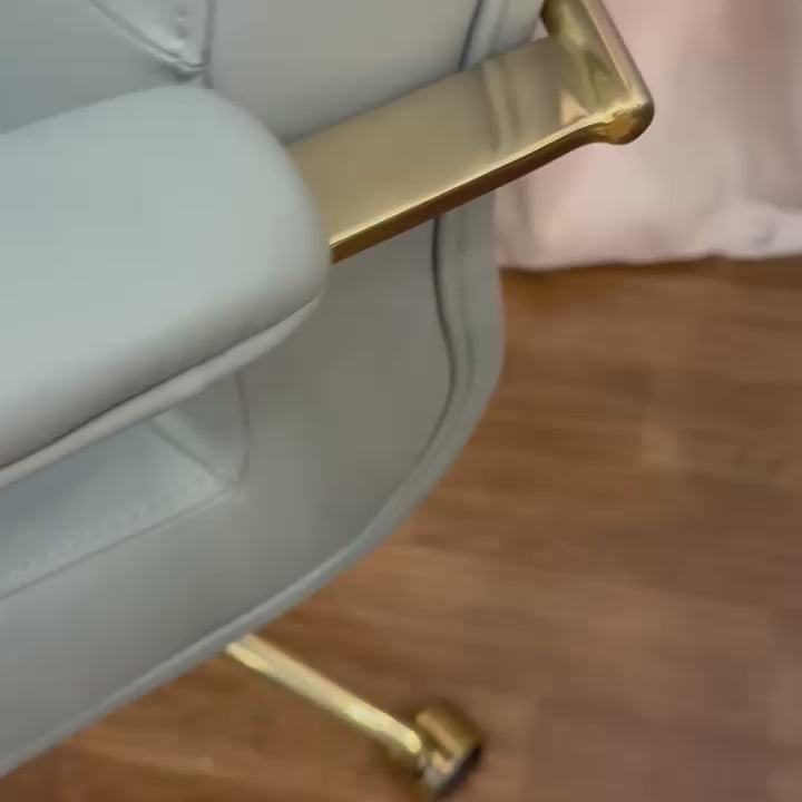 Cadeira de escritório Thomas giratória, estofada em couríssimo verde de alta qualidade, com design magnífico e elegante.