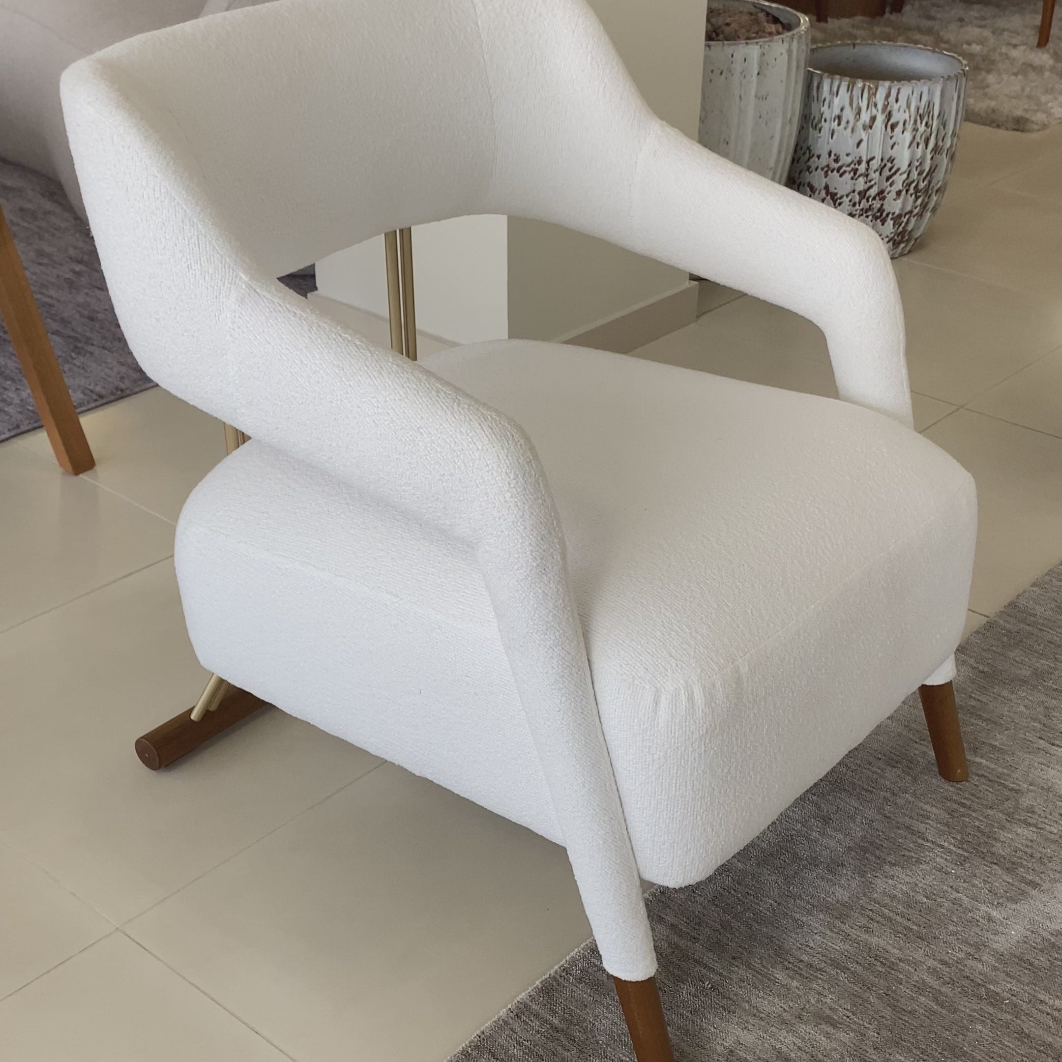 Investimento em conforto: Descubra a experiência Poltrona Swing.