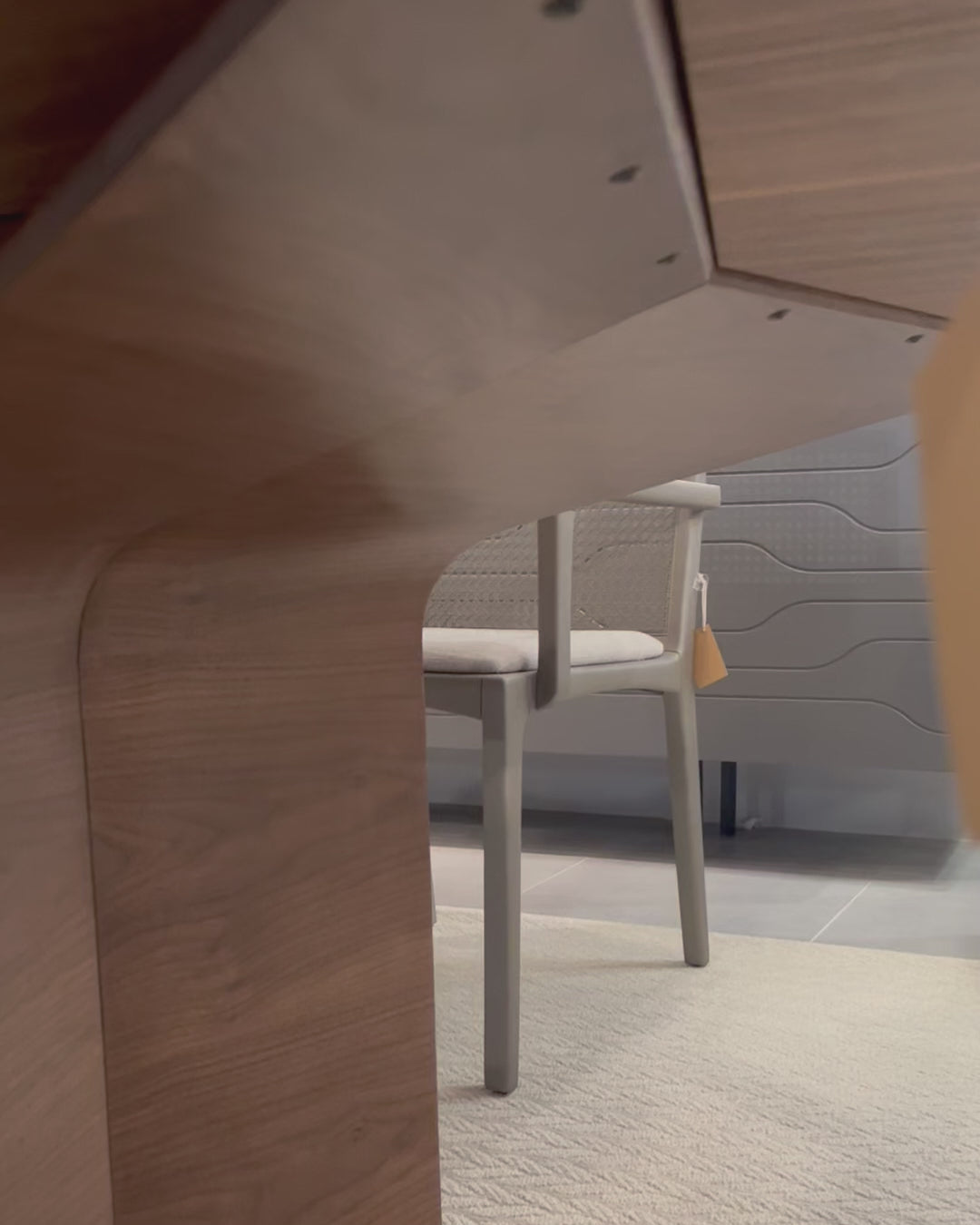 A mesa de jantar Dublin se destaca pelo belíssimo e charmoso design