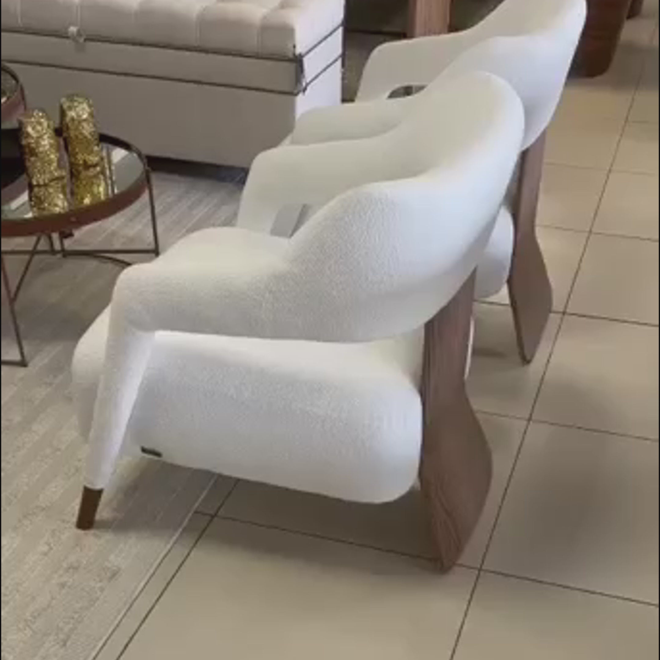 Transforme o simples ato de sentar-se: Poltrona Swing oferece relaxamento excepcional.