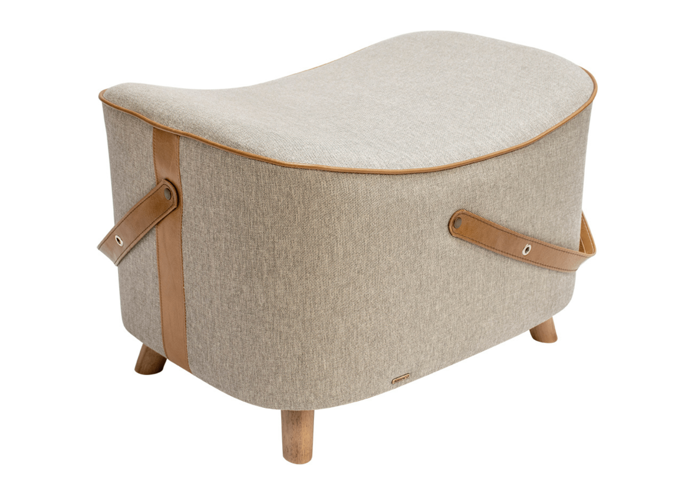 Puff Boris com pés em madeira e detalhe em couro, combinação de elegância e modernidade, ideal para ambientes sofisticados.