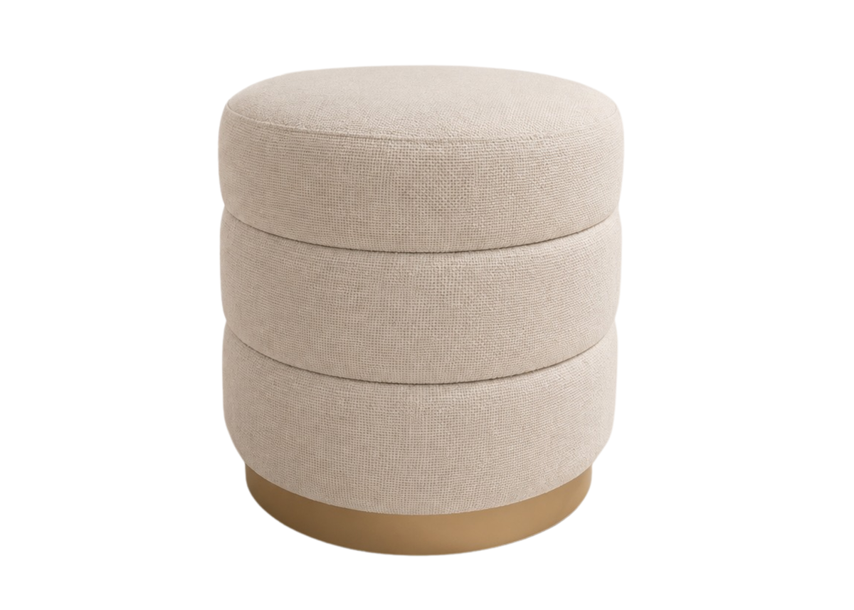 Puff Muriell à pronta-entrega com revestimento em tecido de linho rústico, apresentando design elegante e sofisticado, ideal para compor ambientes modernos e acolhedores.