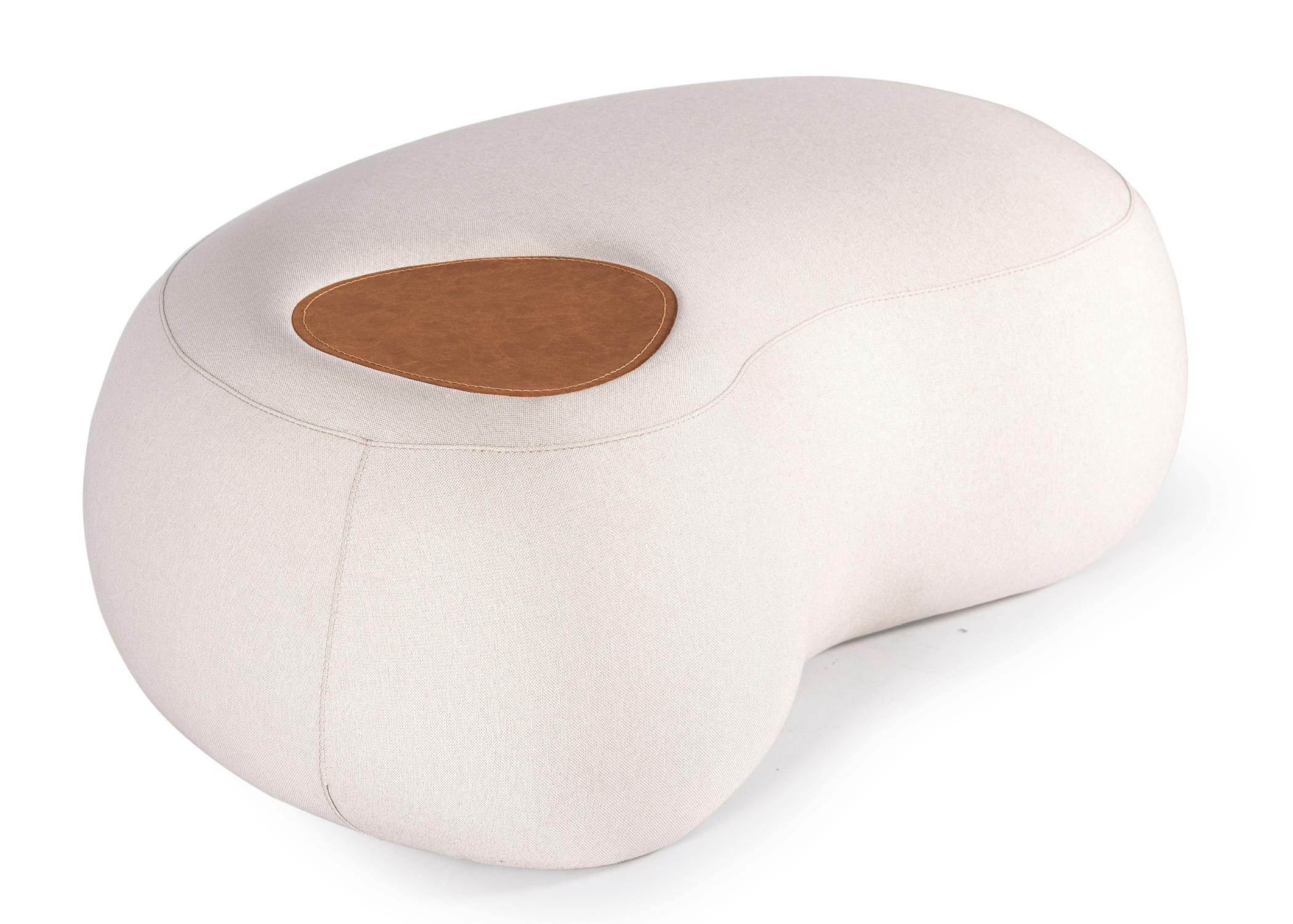 Puff orgânico Halley com design contemporâneo em tecido bege e detalhe em recouro marrom, ideal para salas modernas.