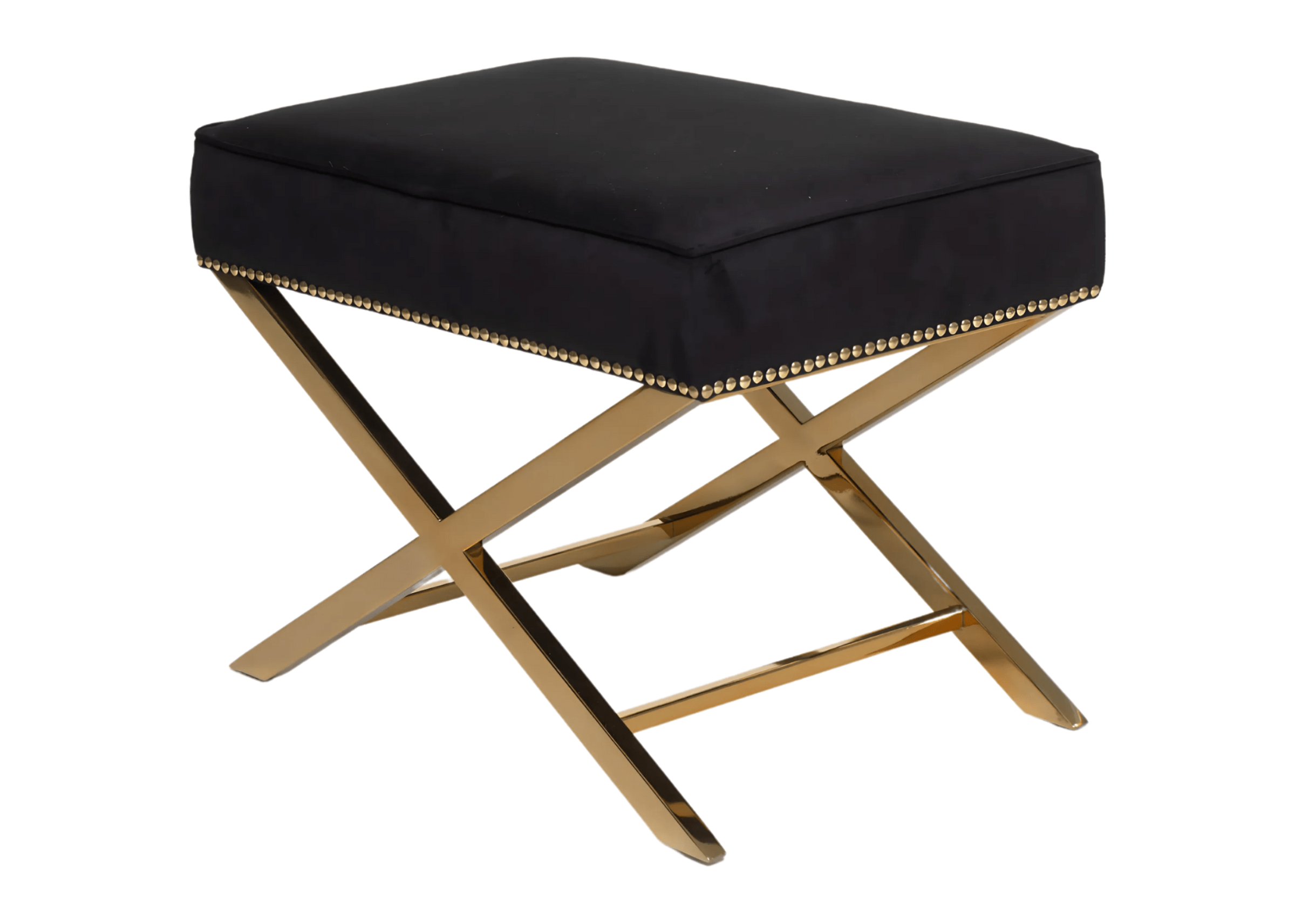 Puff Orion com base em inox dourado, detalhe de tachas e revestimento em tecido preto, exibido sobre fundo neutro. Design elegante que combina modernidade e sofisticação.