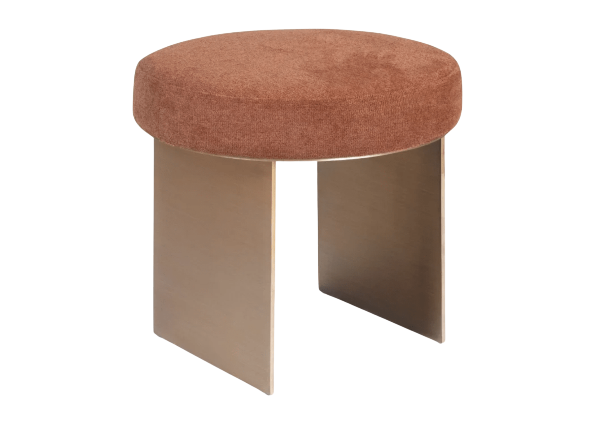 Puff modelo Ouro com base em inox dourado e assento estofado. Peça compacta e sofisticada, ideal para composições elegantes, apresentada sobre fundo neutro.