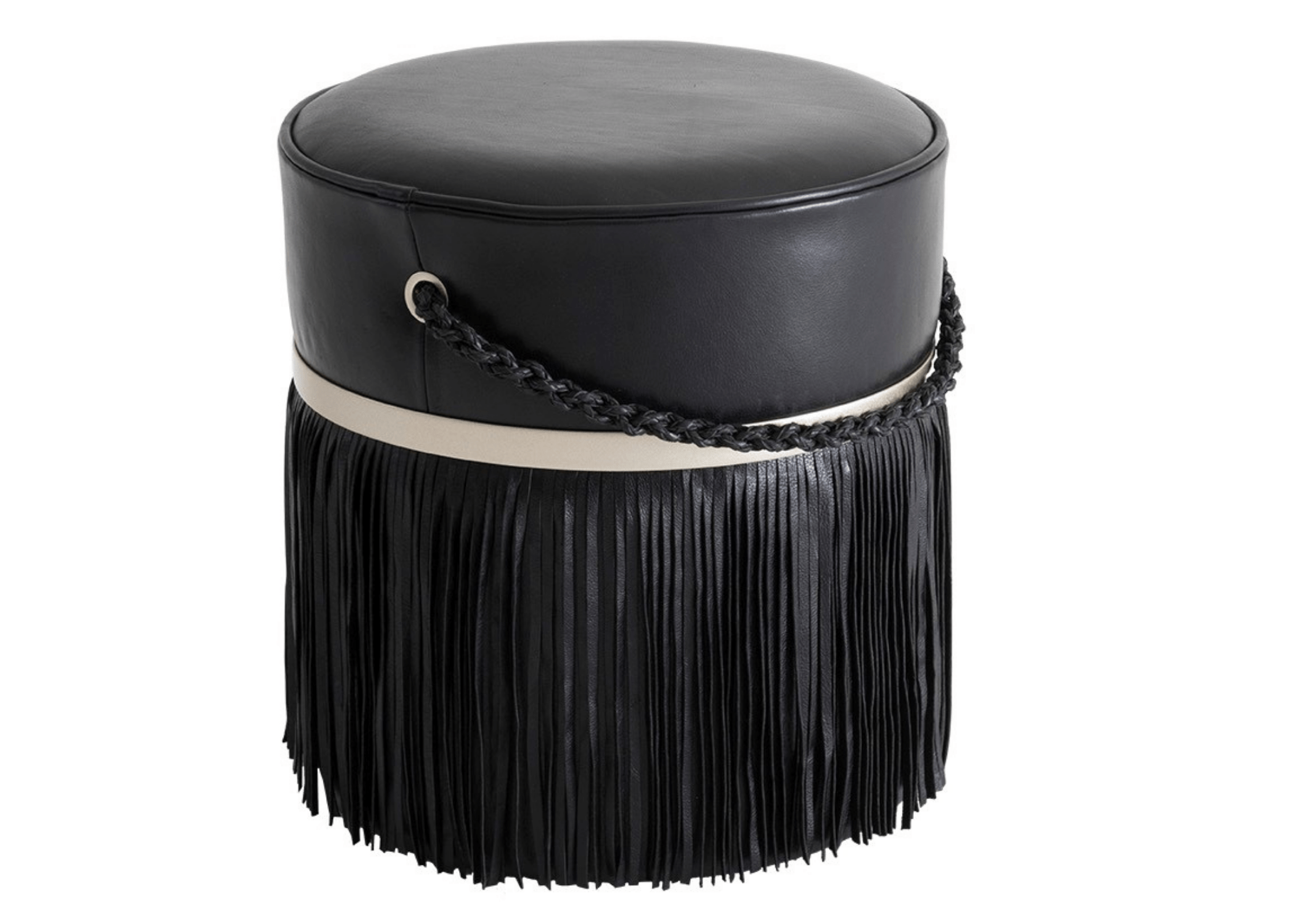 Adicione originalidade à sua decoração com o Puff Serena com Franja: uma verdadeira obra de arte.