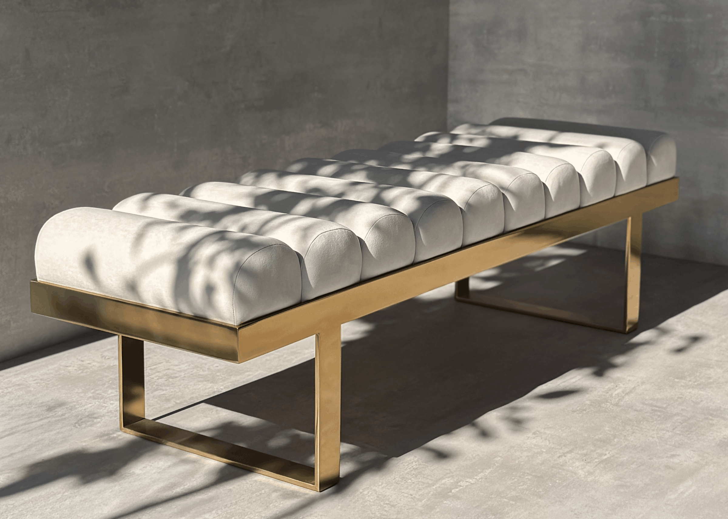 Detalhe do assento estofado com gomos do Recamier Lizzie, acabamento elegante que valoriza conforto e design moderno.