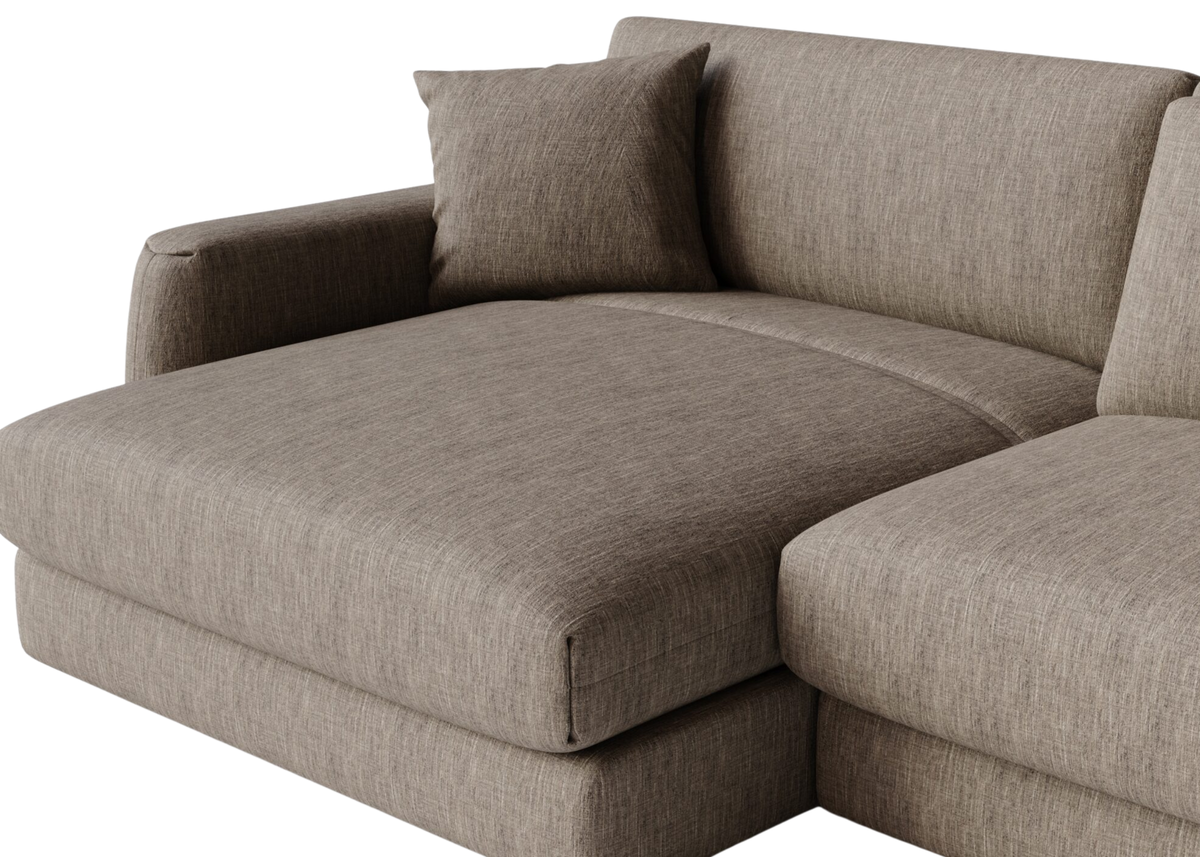 Sofá Aurum com assento aberto e design confortável, apresentando acabamento elegante e sofisticado, ideal para compor ambientes modernos e refinados.