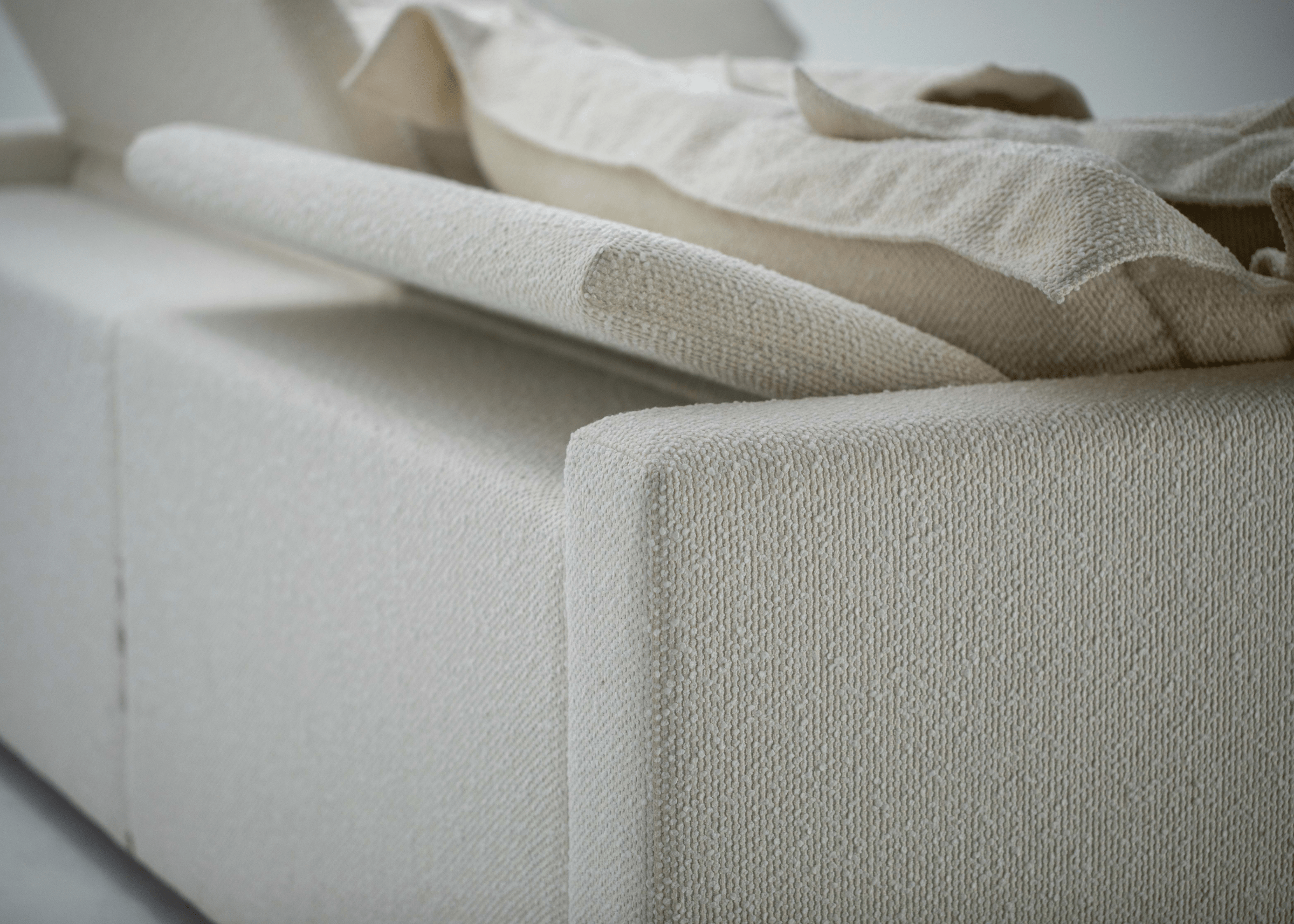 Sofá Automatizado Lola com assentos amplos e ergonomia avançada para máximo bem-estar.