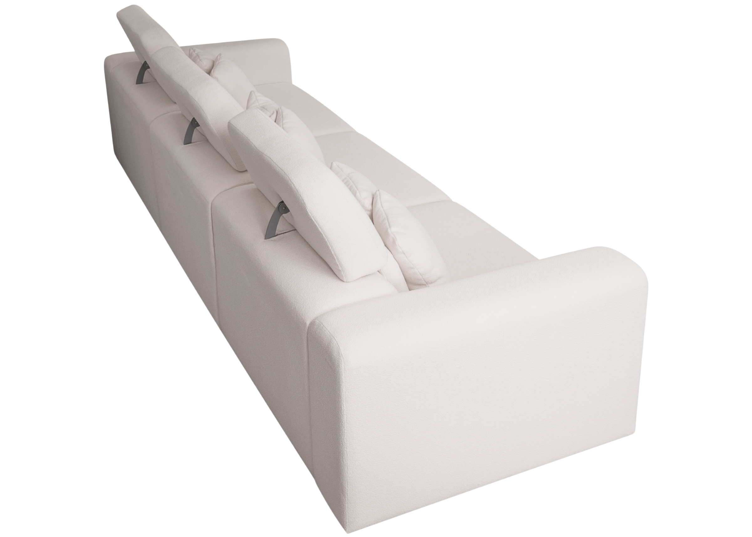 Sofá automatizado de três lugares na cor branca. Conforto e funcionalidade com design moderno para salas de estar elegantes.