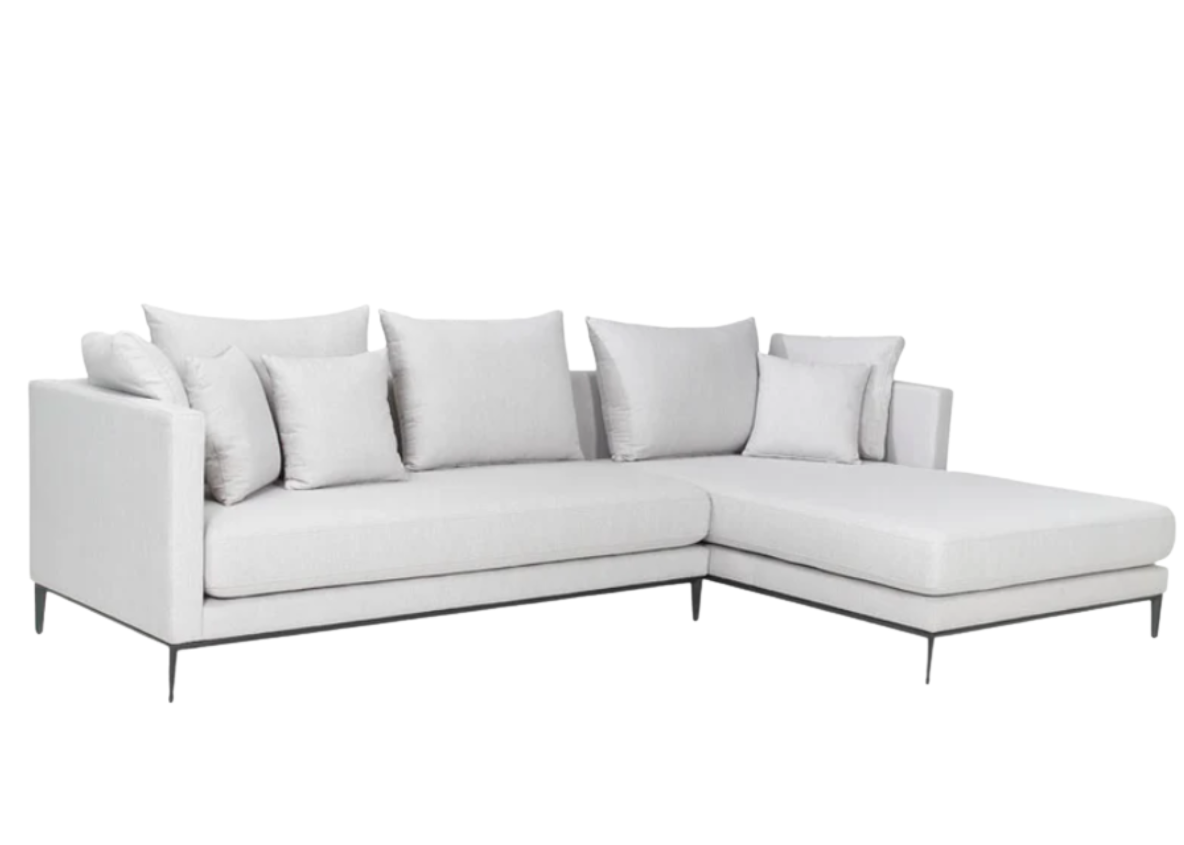 Sofá Bele com chaise, apresentando conforto extremo e design sofisticado, ideal para compor ambientes elegantes e acolhedores.