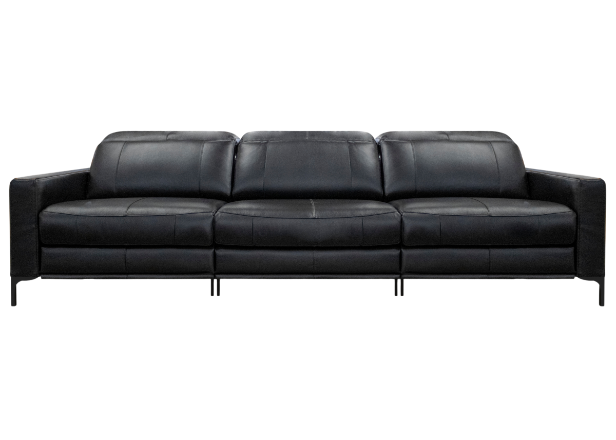 Sofá Ravello automatizado em couro natural, vista frontal sobre fundo neutro. Móvel moderno e sofisticado para decoração de salas de estar elegantes e ambientes corporativos.