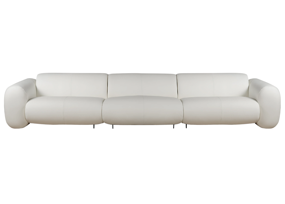 Sofá fixo Belleza de três lugares em couro natural, com design contemporâneo e proporções equilibradas. Vista frontal sobre fundo neutro, ideal para salas de estar que valorizam conforto e estética refinada.