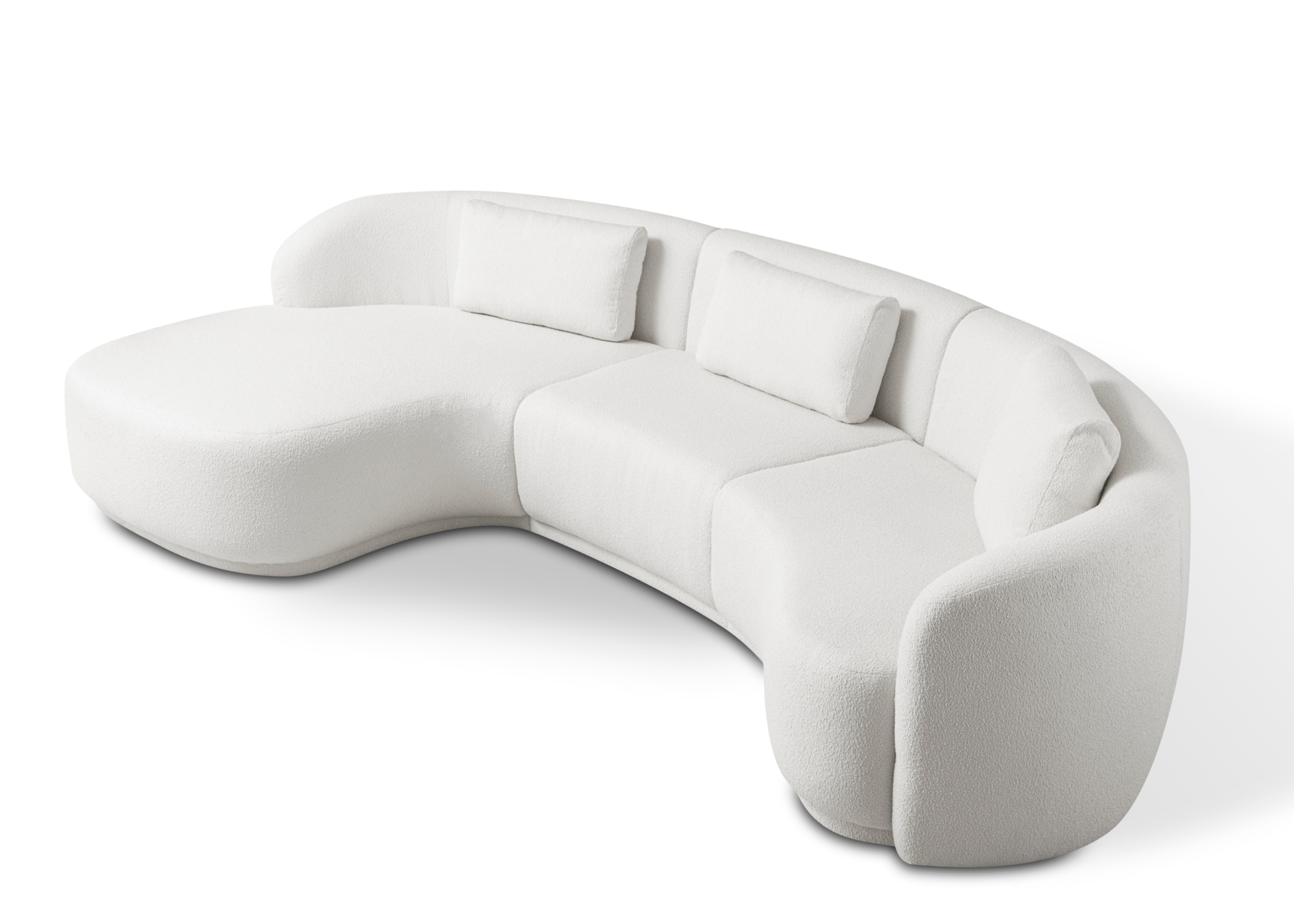 Sofá Curvo Bia com design contínuo e proporções generosas, perfeito para ambientes de alto padrão.