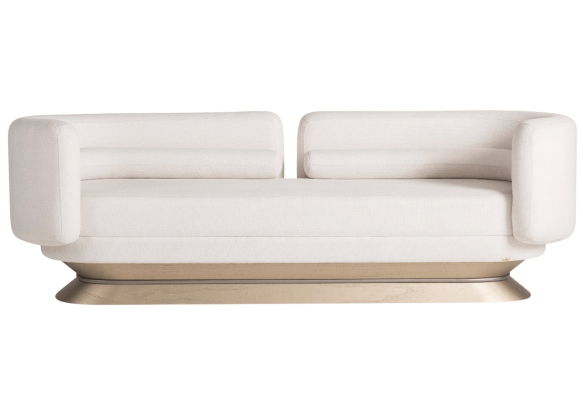 Sofá de dois lugares modelo Diamante em tecido claro com acabamento luxuoso e detalhes sofisticados, vista frontal sobre fundo neutro. Móvel elegante ideal para salas de estar refinadas.