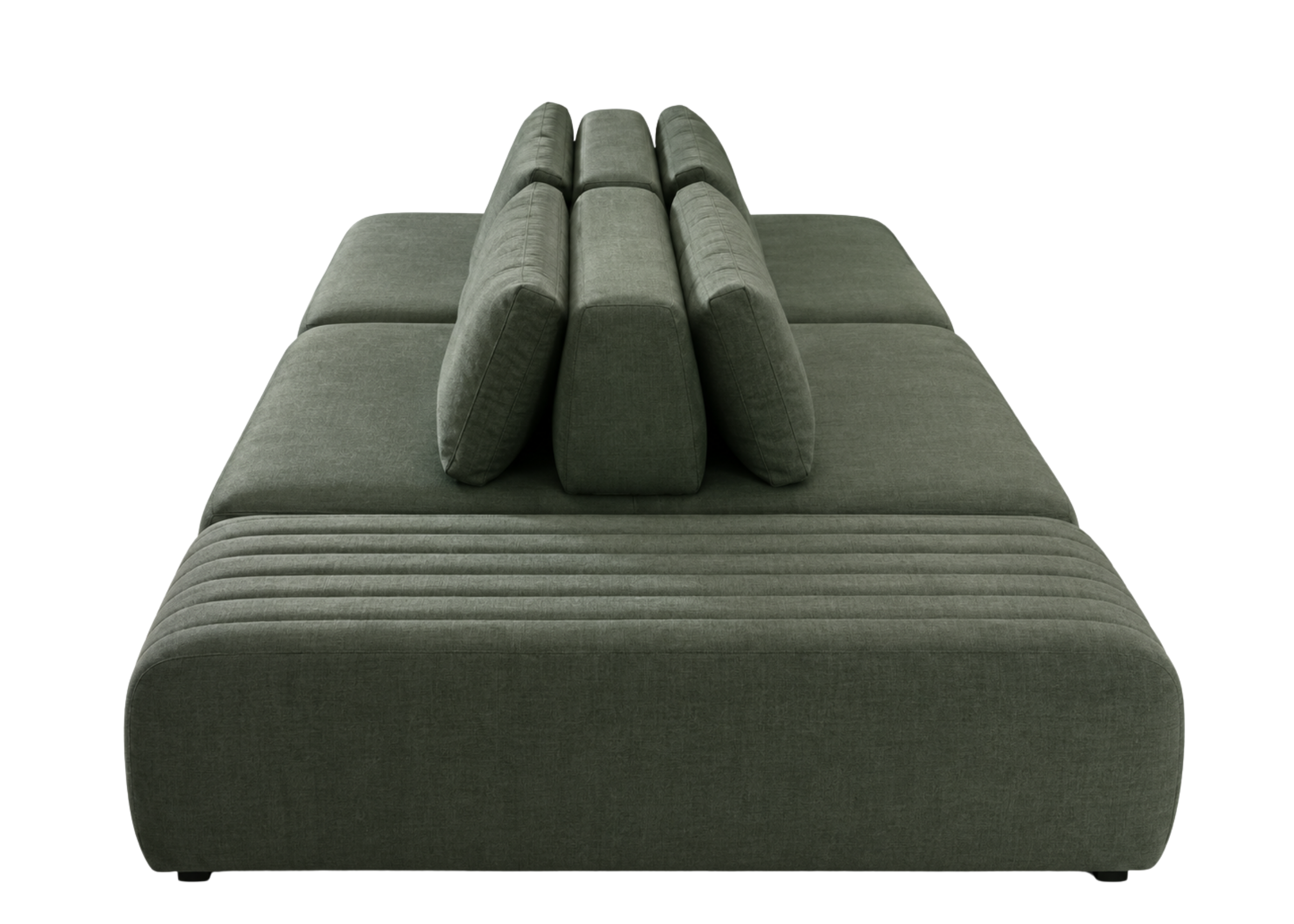 Sofá Ilha Ema com almofadas decorativas, apresentando design sofisticado e elegante, ideal para compor ambientes modernos e acolhedores.