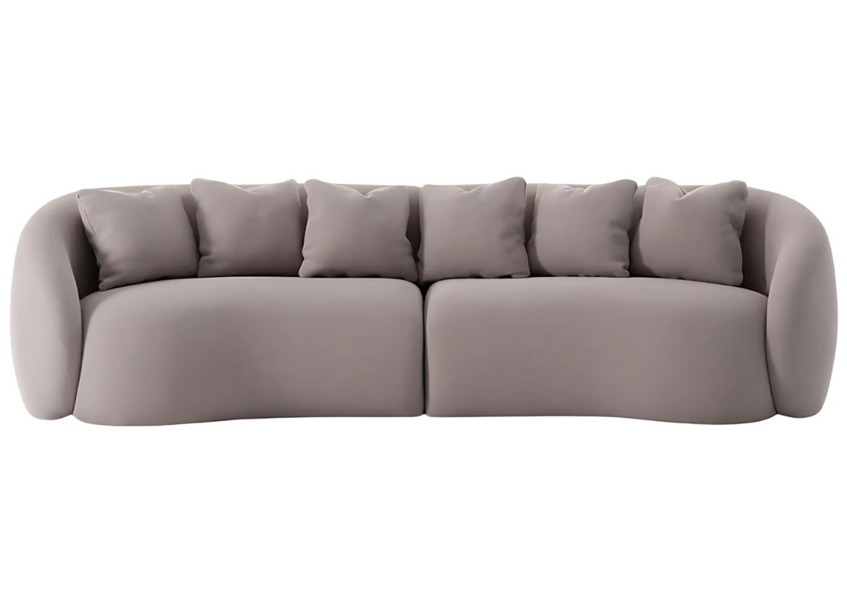 Sofá Nuvem moderno em tecido claro com formas arredondadas e acabamento aconchegante, vista frontal sobre fundo neutro. Móvel descontraído e elegante para salas de estar contemporâneas.