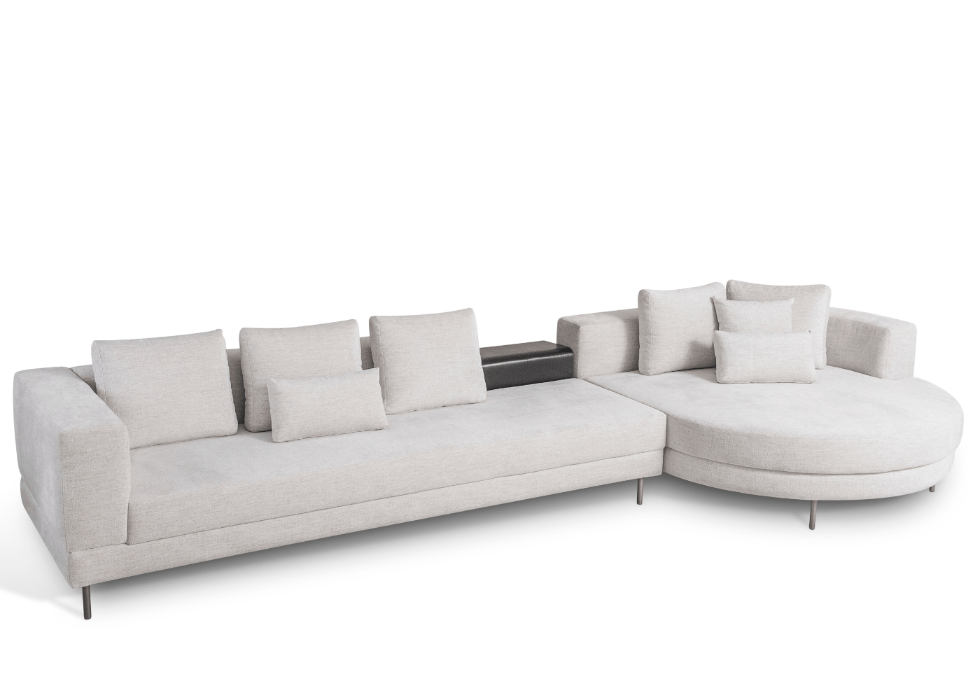 Espuma de alta densidade garante conforto no Sofá com Chaise Omar