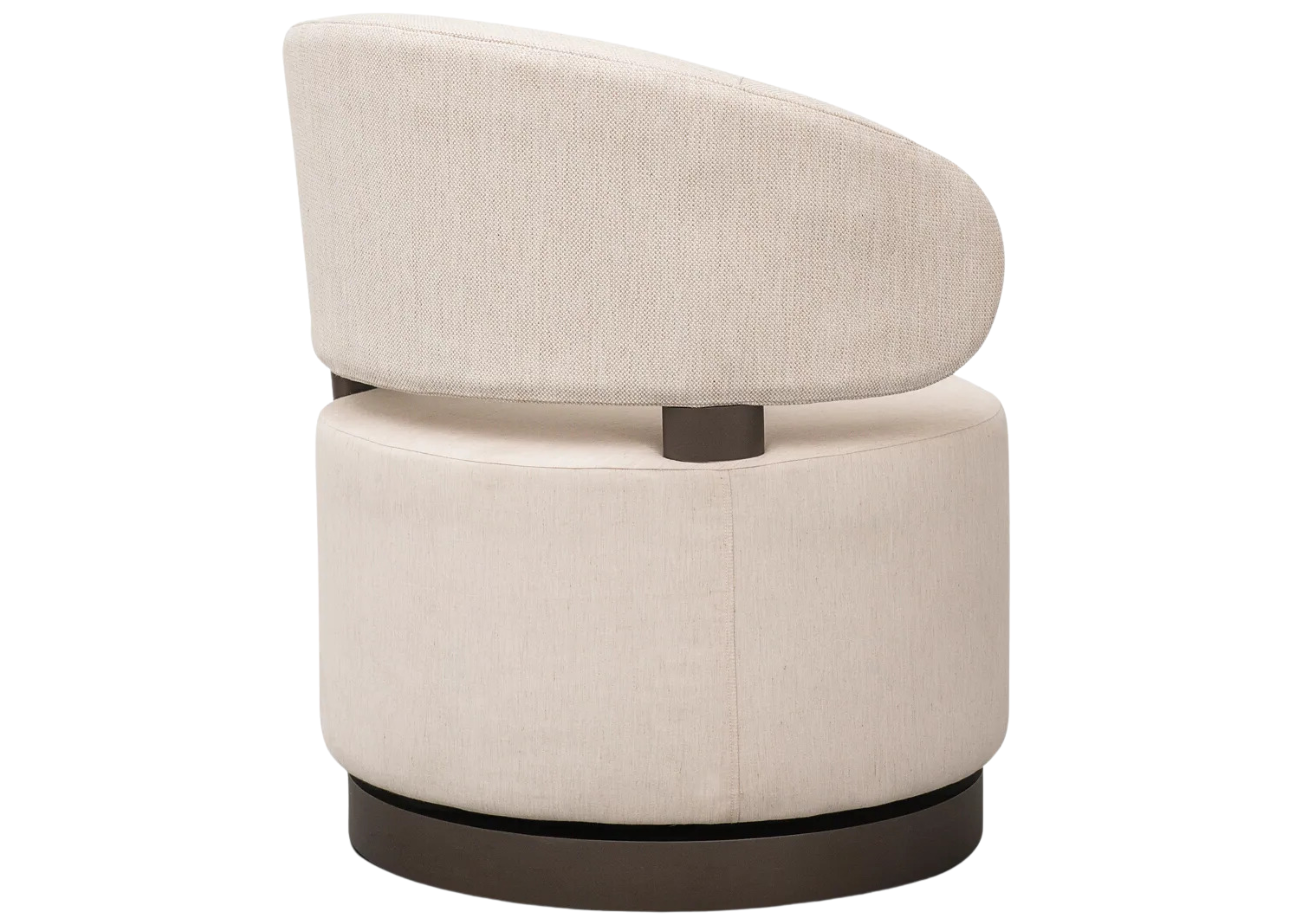 Vista lateral da Poltrona Giratória Redonda Zayn com encosto curvo e base moderna.