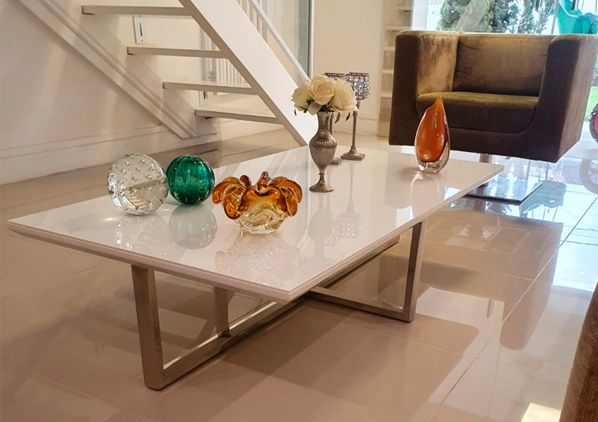 Detalhes em aço inox 304 da Mesa de Centro Eldorado: Modernidade e durabilidade.