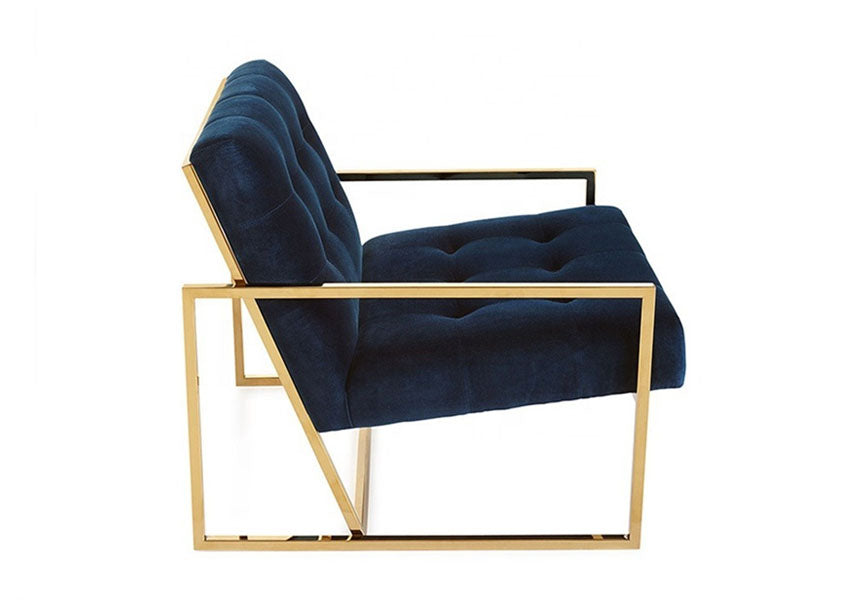 Elegância e durabilidade: Poltrona Iris em aço inox 304 e espuma de qualidade.