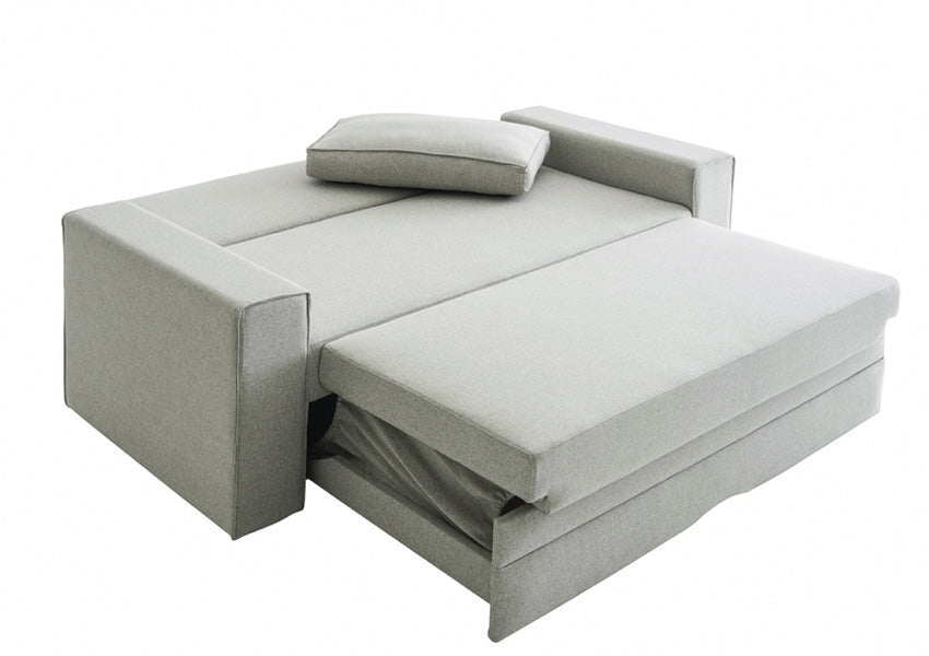 Dia ou noite, o Sofá Cama Simba oferece o melhor em conforto e praticidade.