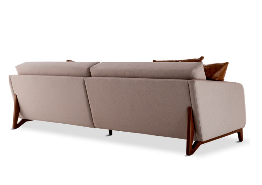 Estilo atemporal: Sofá Arpoador transforma qualquer ambiente em um oásis de conforto e elegante.