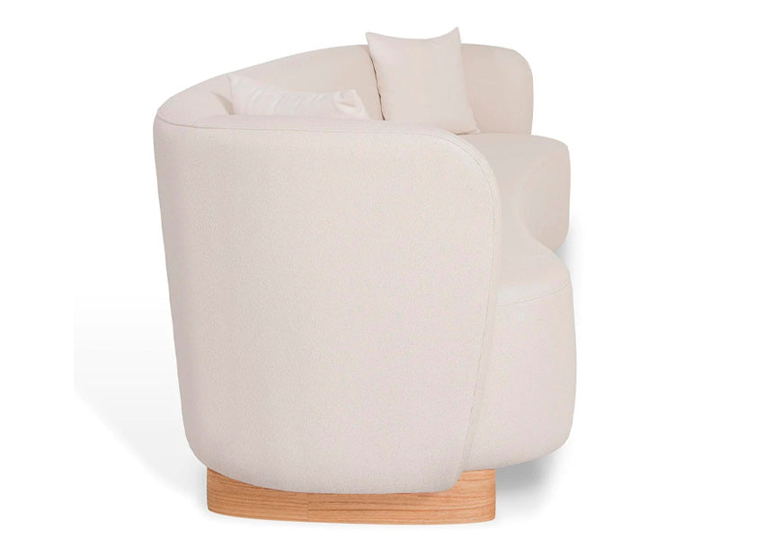 Detalhe da estrutura curva do Sofá Mila