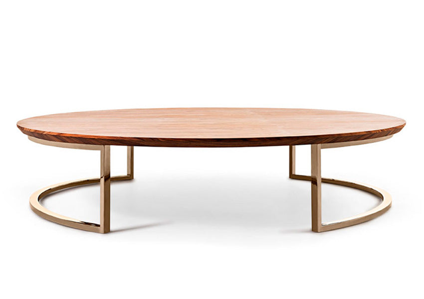 Detalhe do tampo em vidro marmorizado da Mesa de Centro Angel, ressaltando sua elegância.