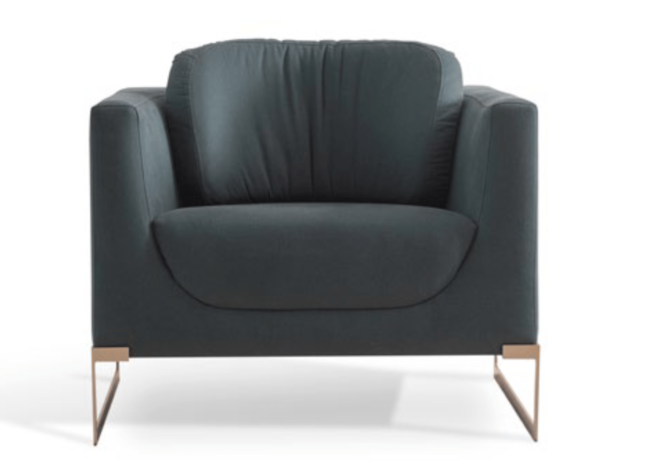 Poltrona Miranda: linhas retas e proporções precisas para um assento confortável e elegante.