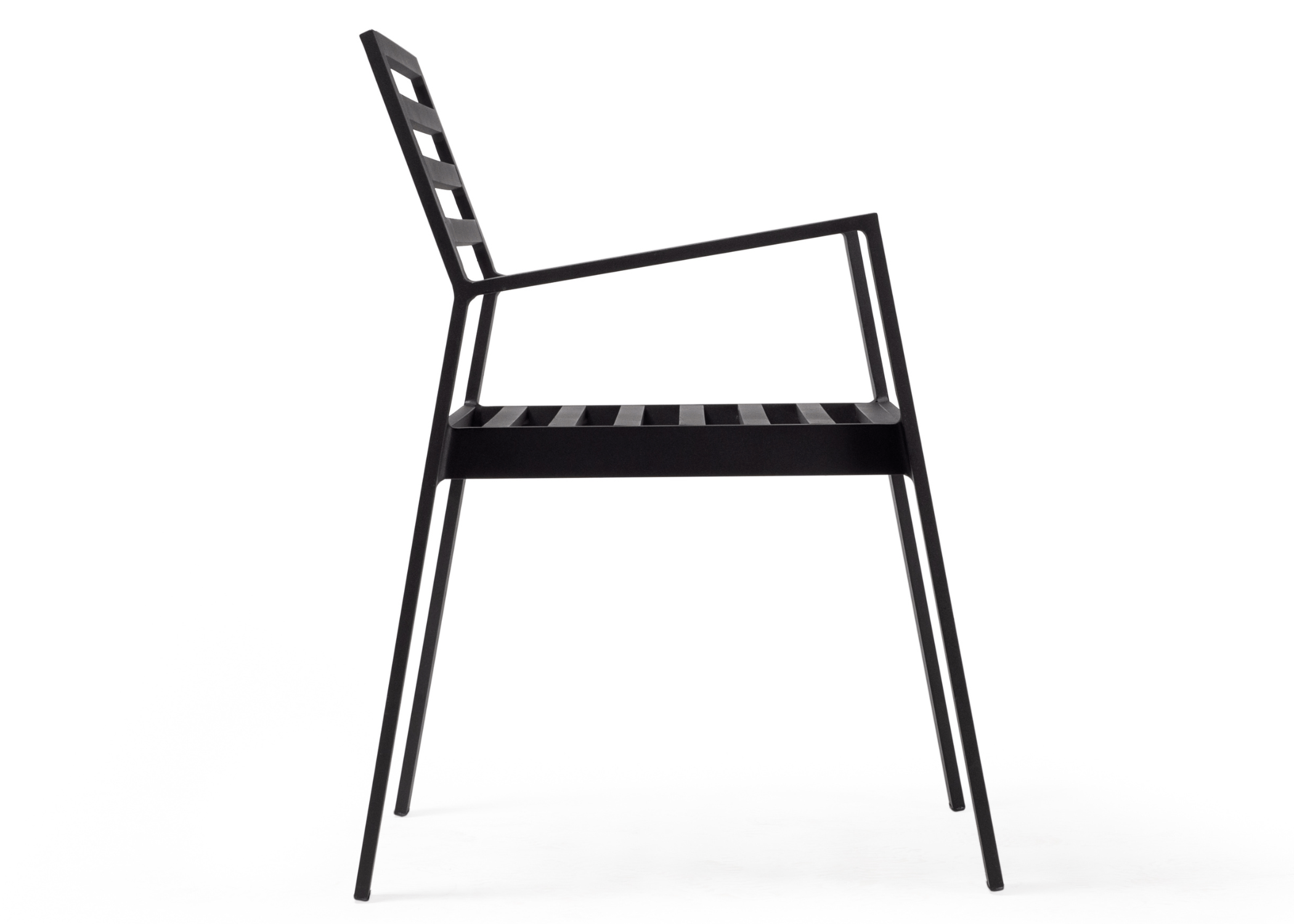 Cadeira Zen: design moderno e assento confortável para jardins e varandas.