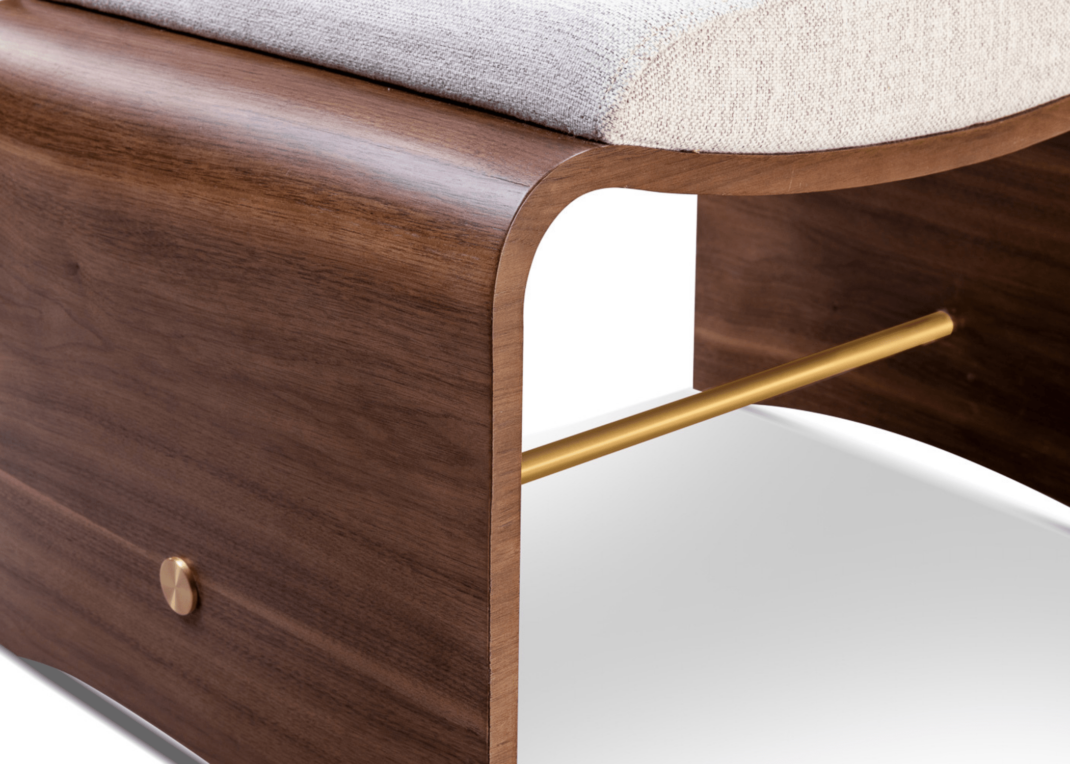 O Puff Charlie é mais do que apenas um assento confortável; é uma peça de mobiliário versátil e elegante
