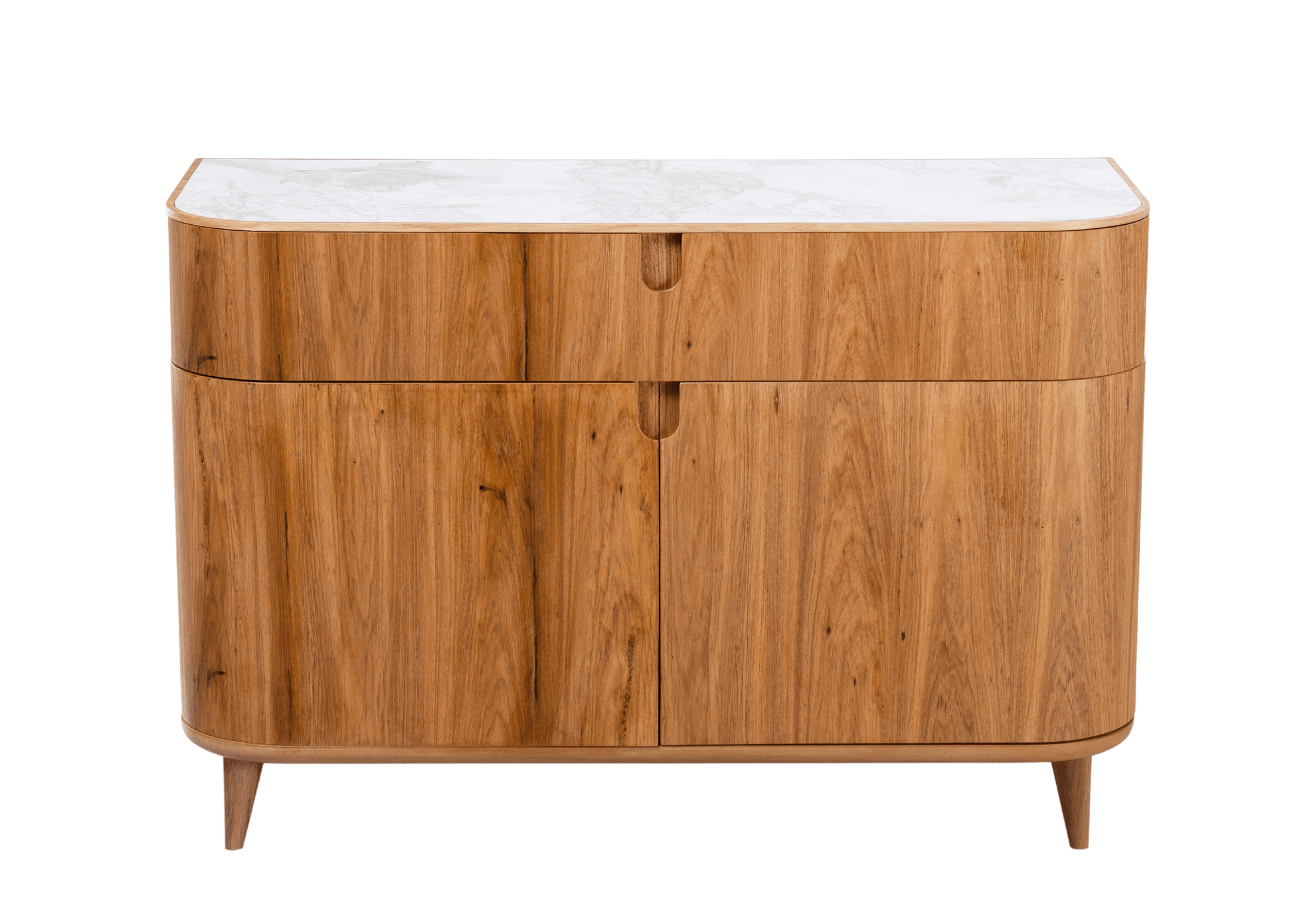 Bar Davi com estrutura em madeira maciça e design contemporâneo.