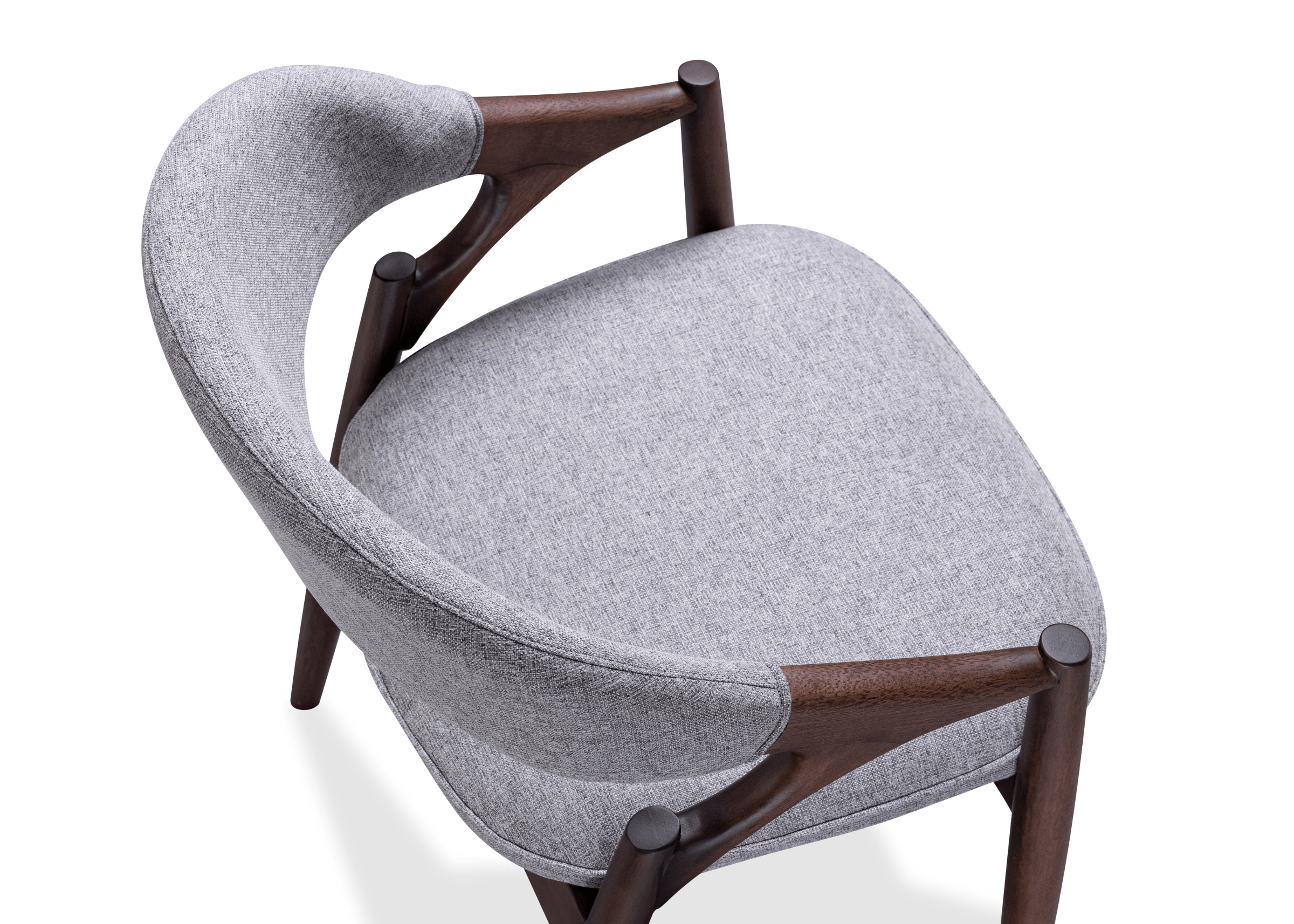 Encosto ergonômico da Cadeira Davi em madeira maciça
