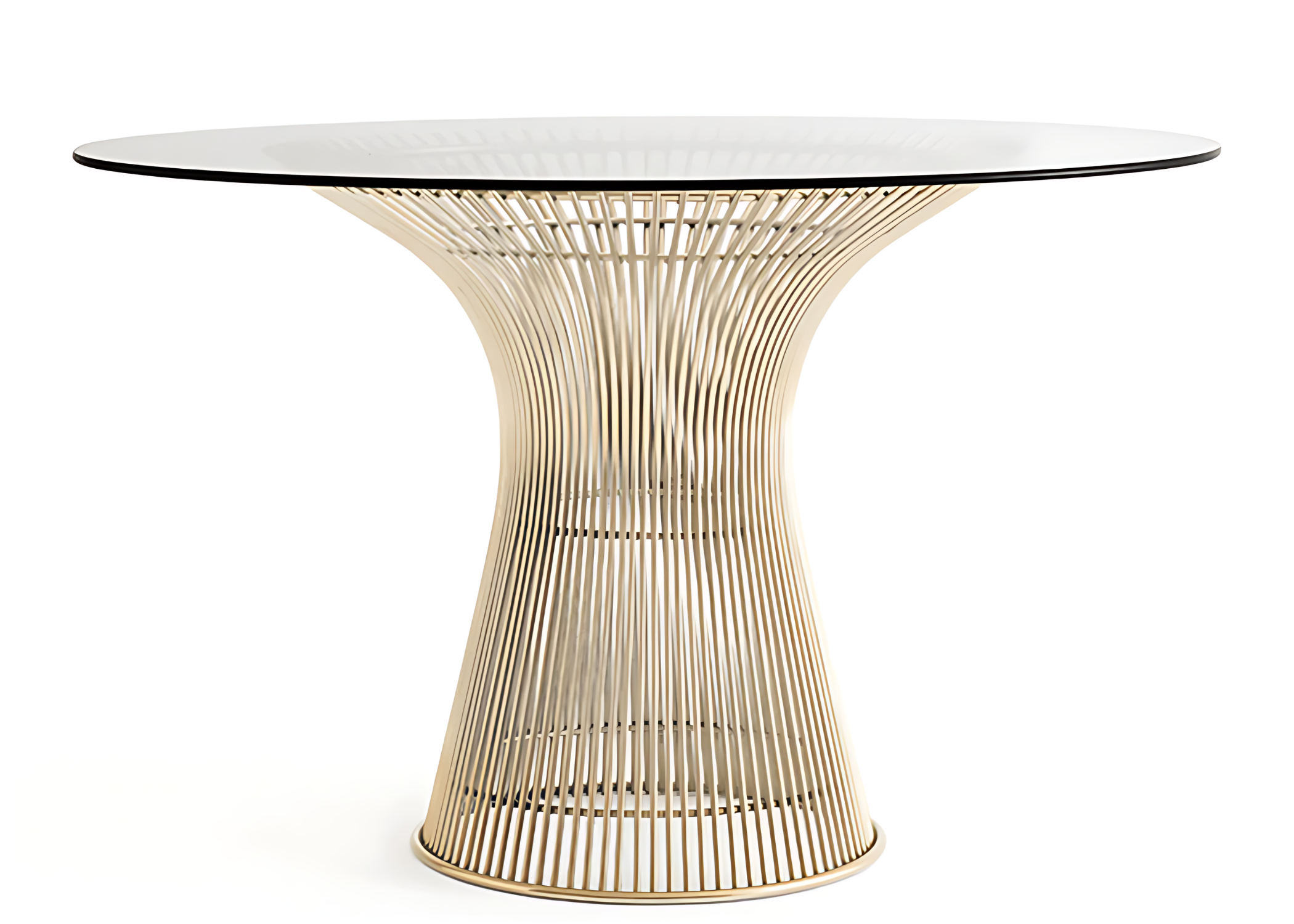 Mesa de jantar Platner em uma sala iluminada, capturando sua leveza e aparência atemporal através do tampo de vidro e base metálica.