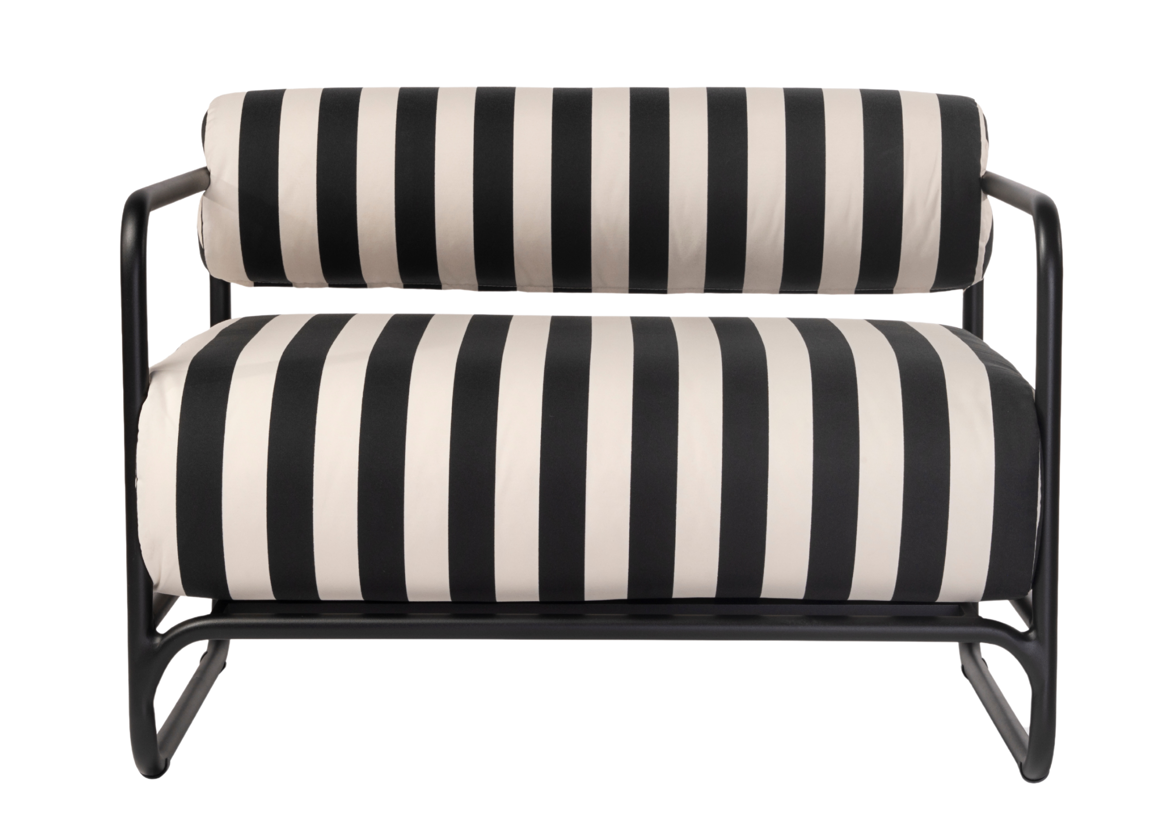 Poltrona Brise com design contemporâneo, estrutura leve em alumínio e estofado impermeável para varandas e áreas gourmet.