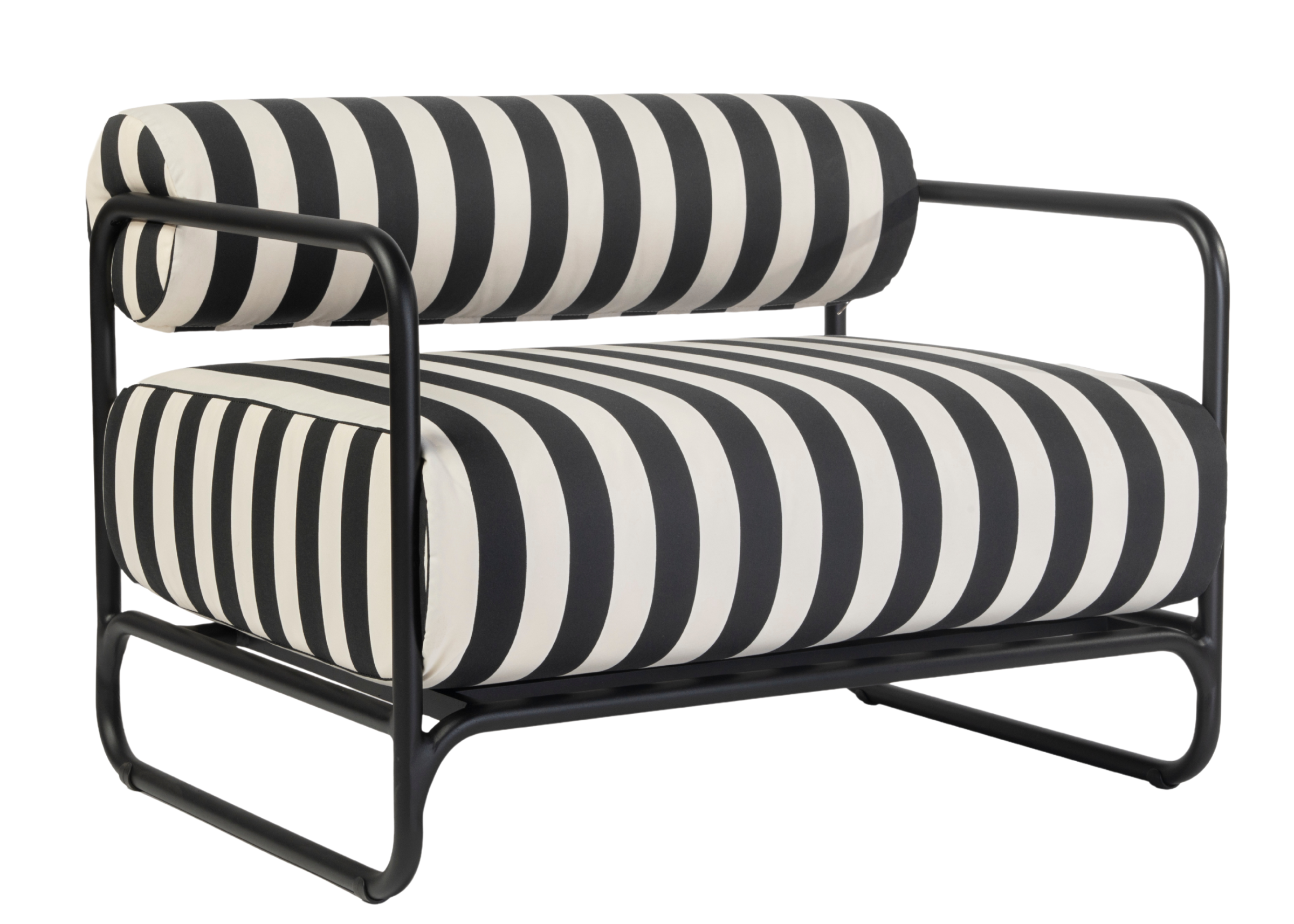 Poltrona Brise para jardim e terraço com estrutura em alumínio resistente às intempéries e estofamento confortável.