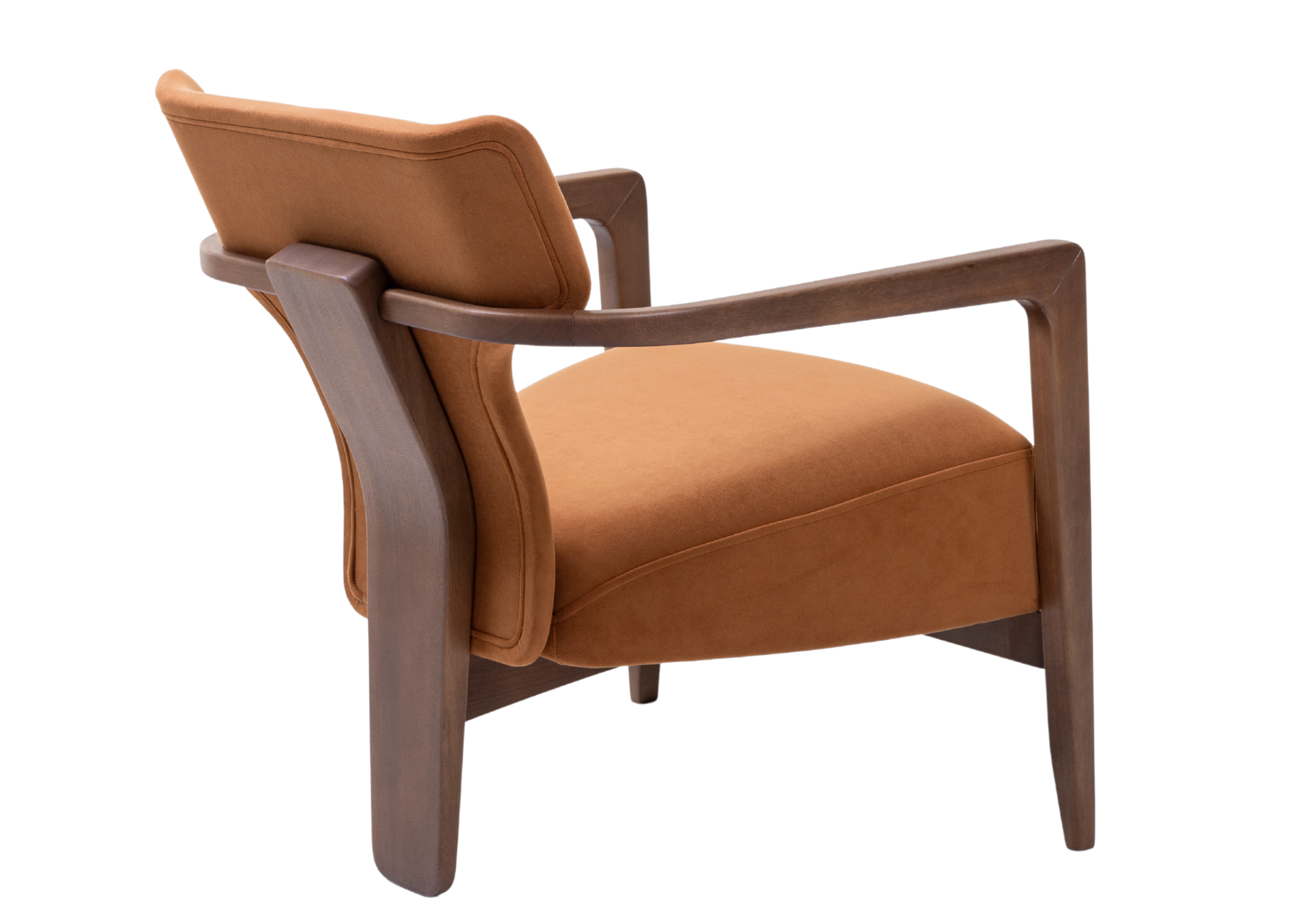 Poltrona Cylen contemporânea com linhas suaves, braços em madeira e excelente conforto para o dia a dia.