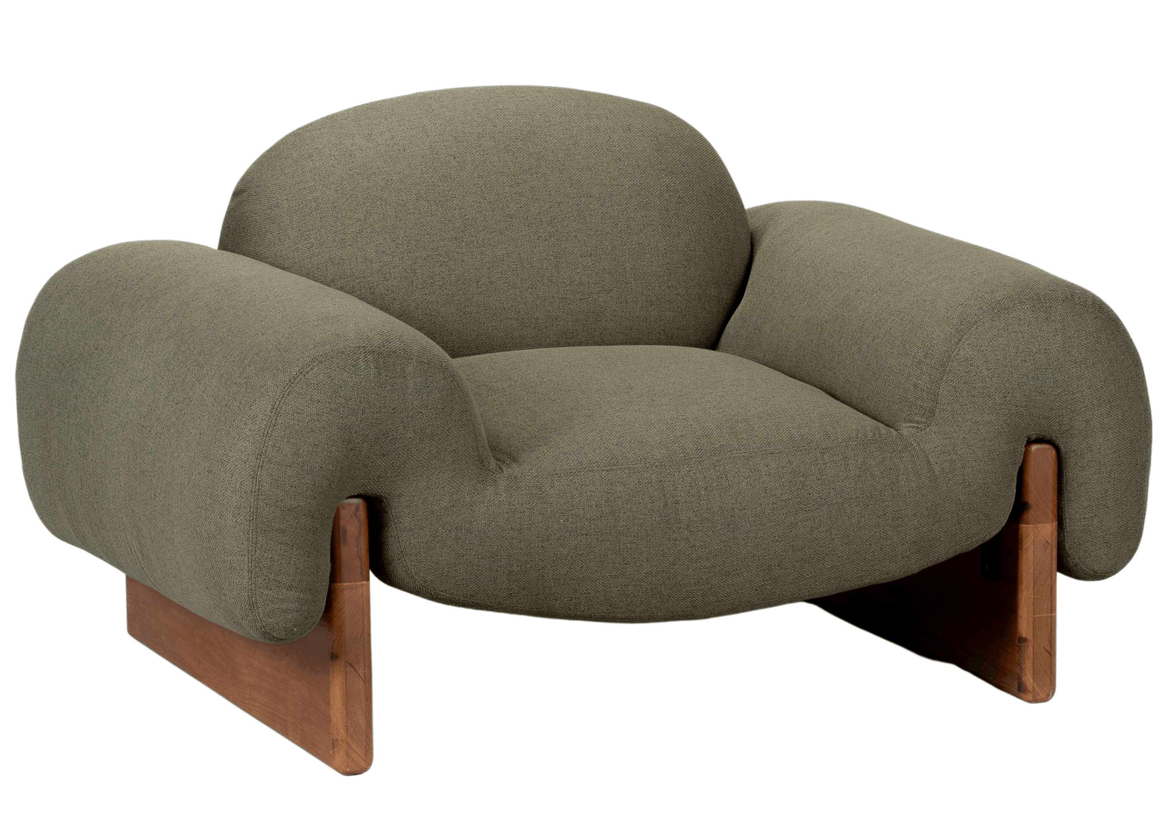 Poltrona Lana com encosto arredondado e estrutura em madeira aparente, peça moderna para sala de estar sofisticada.